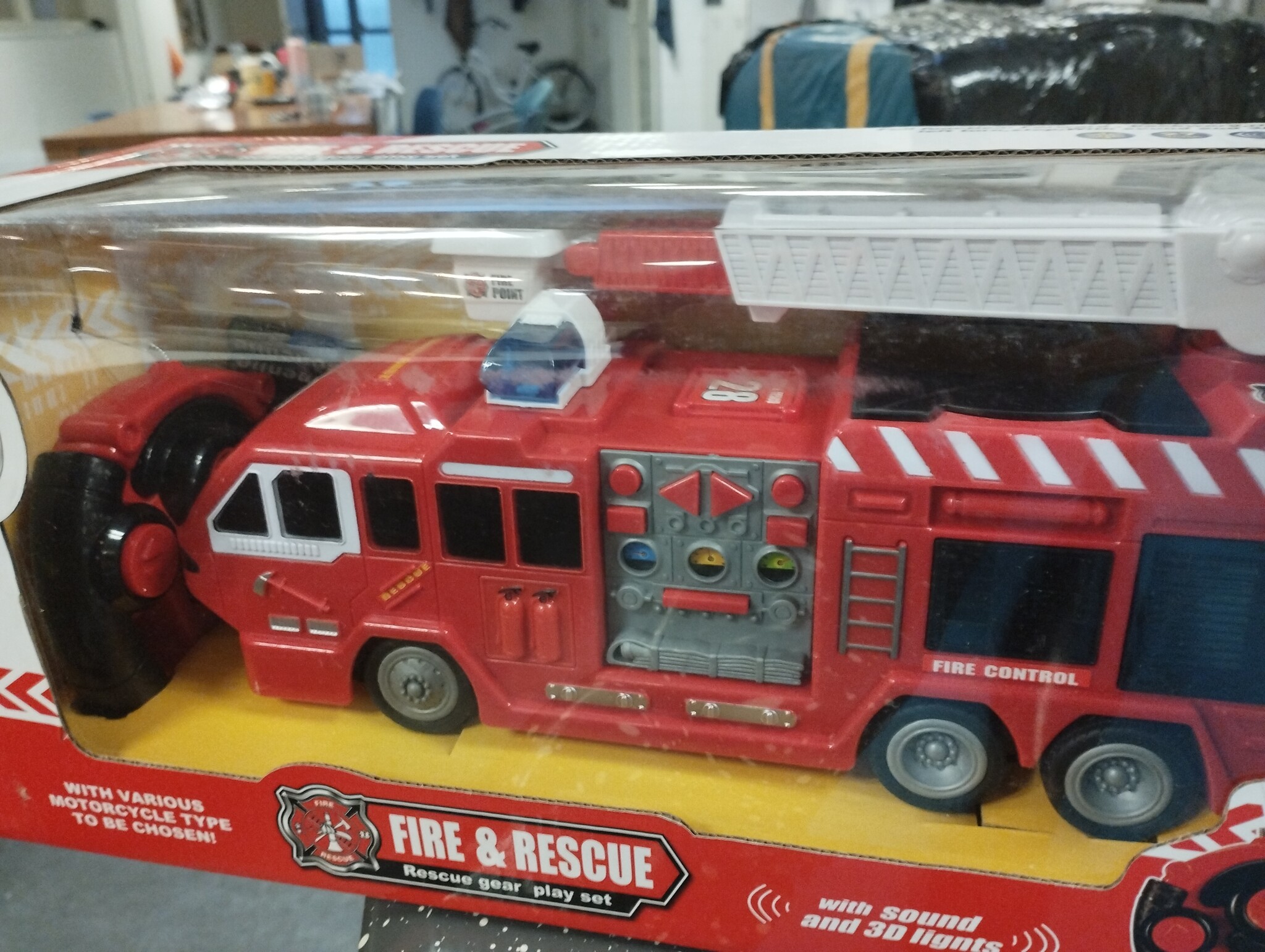 RC-brandweerauto – 28 x 8,5 x 10,5 cm - met lader en afstandsbediening