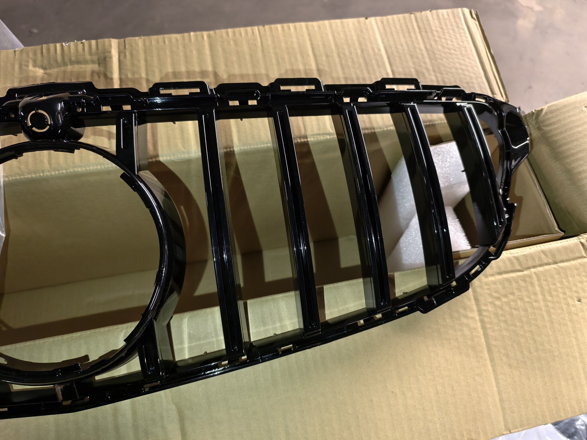 Grill MERCEDES W205 (14-18) SPORT GLANZEND ZWART | 40% Korting!