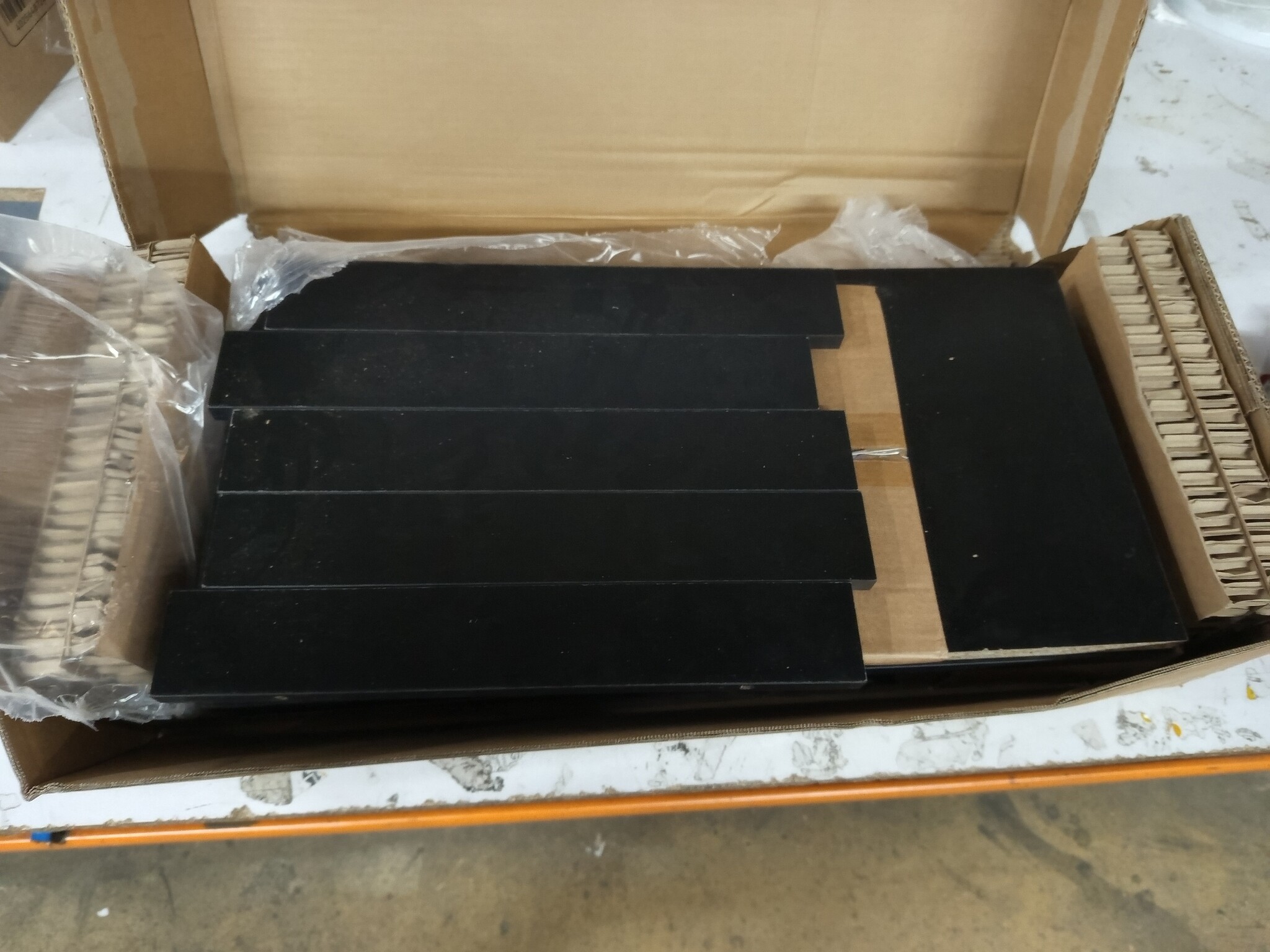 vidaXL TV-meubel met LED 120cm Zwart - 55% Korting!