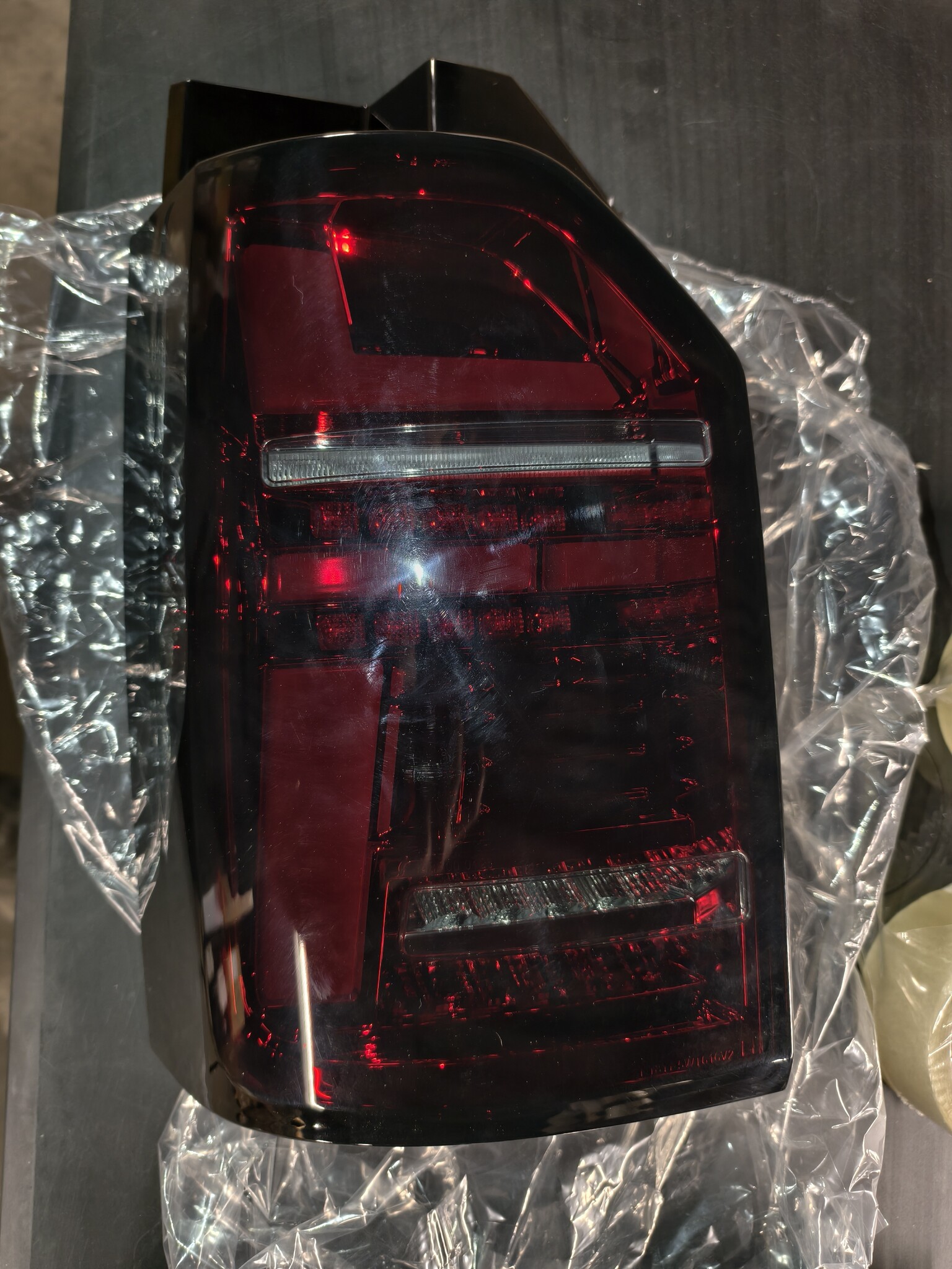 50% Korting! Achterlichten VW T6.1 (vanaf 2020) - LED Rood Smoke - Lichte schade