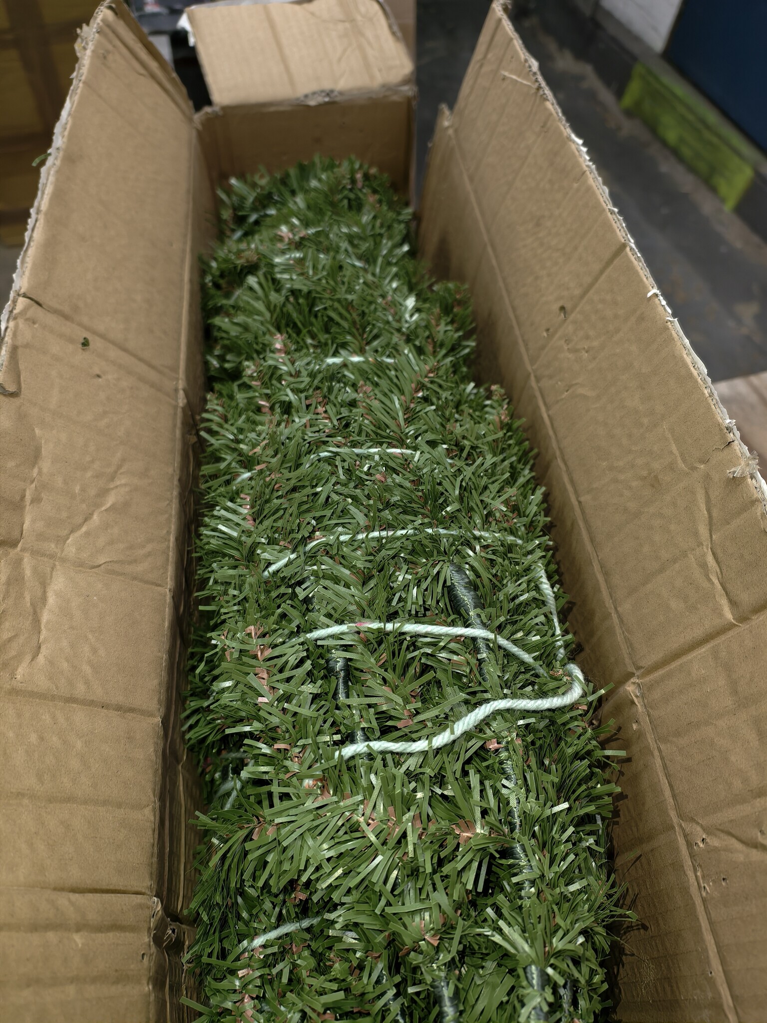 Kunstkerstboom 180cm Spar Groen - 40% Korting! Perfecte Staat