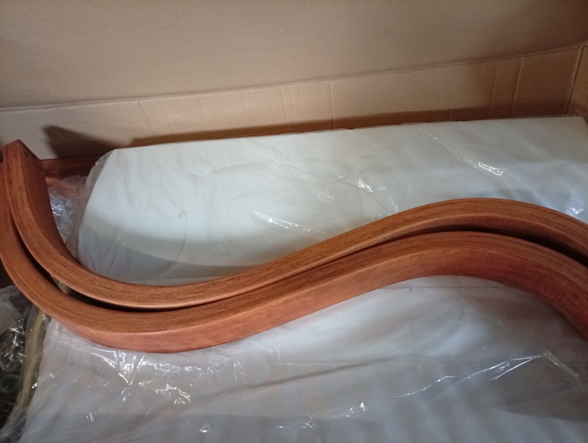 vidaXL Schommelstoel Gebogen Hout met Kussen - 55% Korting!