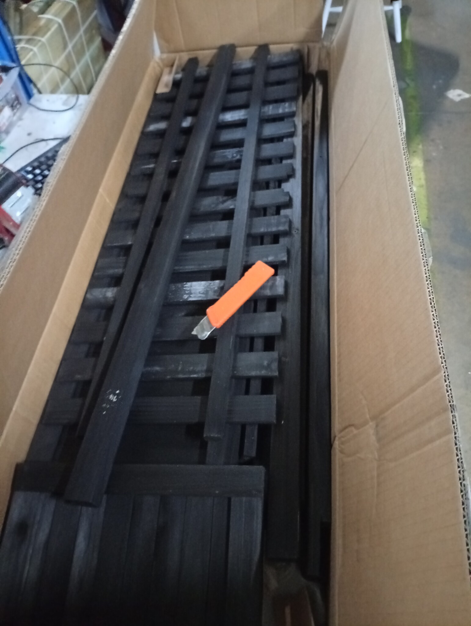 vidaXL Plantenbak met Latwerk - Zwart Vurenhout | 55% Korting!