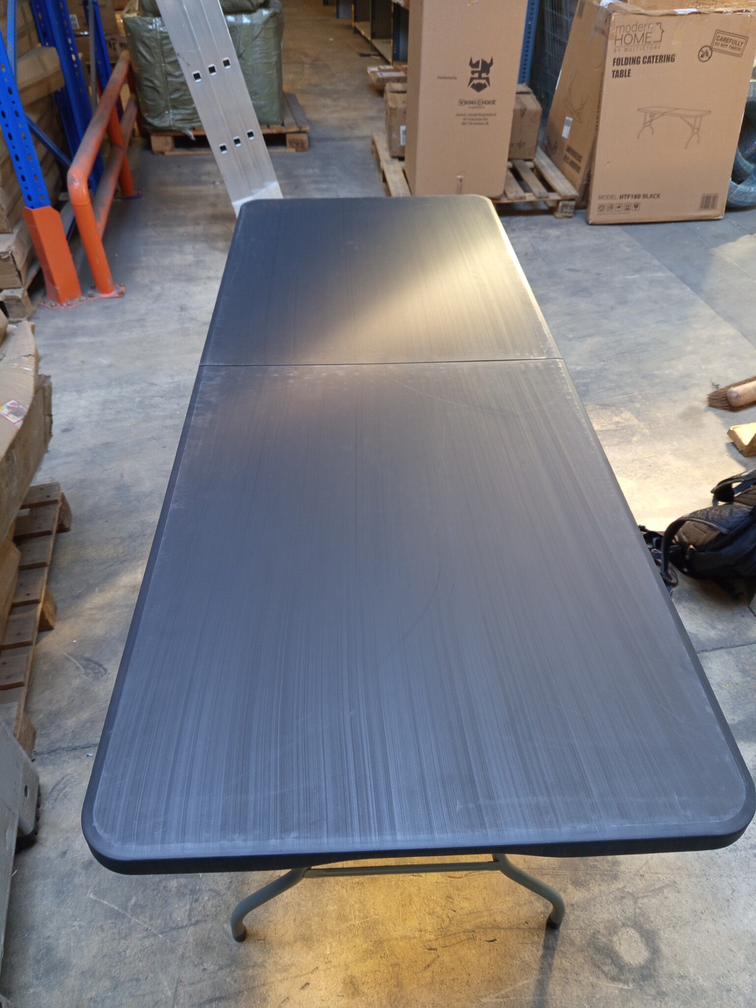 Campingtafel 180cm Zwart - Inklapbaar & 55% Korting - Lichte Krasjes