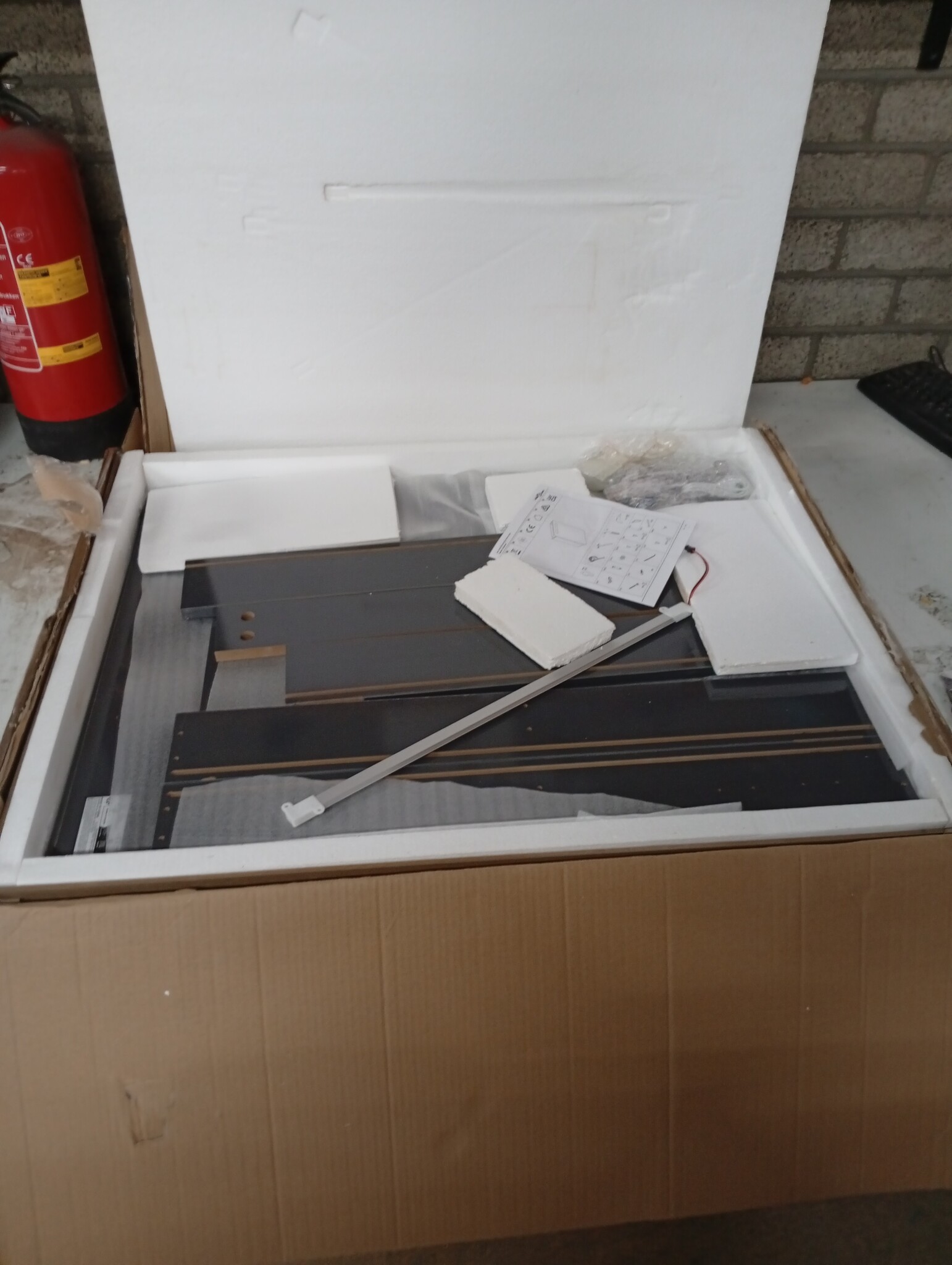 VidaXL Spiegelkast Badkamer LED 60x11x80cm Glanzend Grijs - 55% Korting!