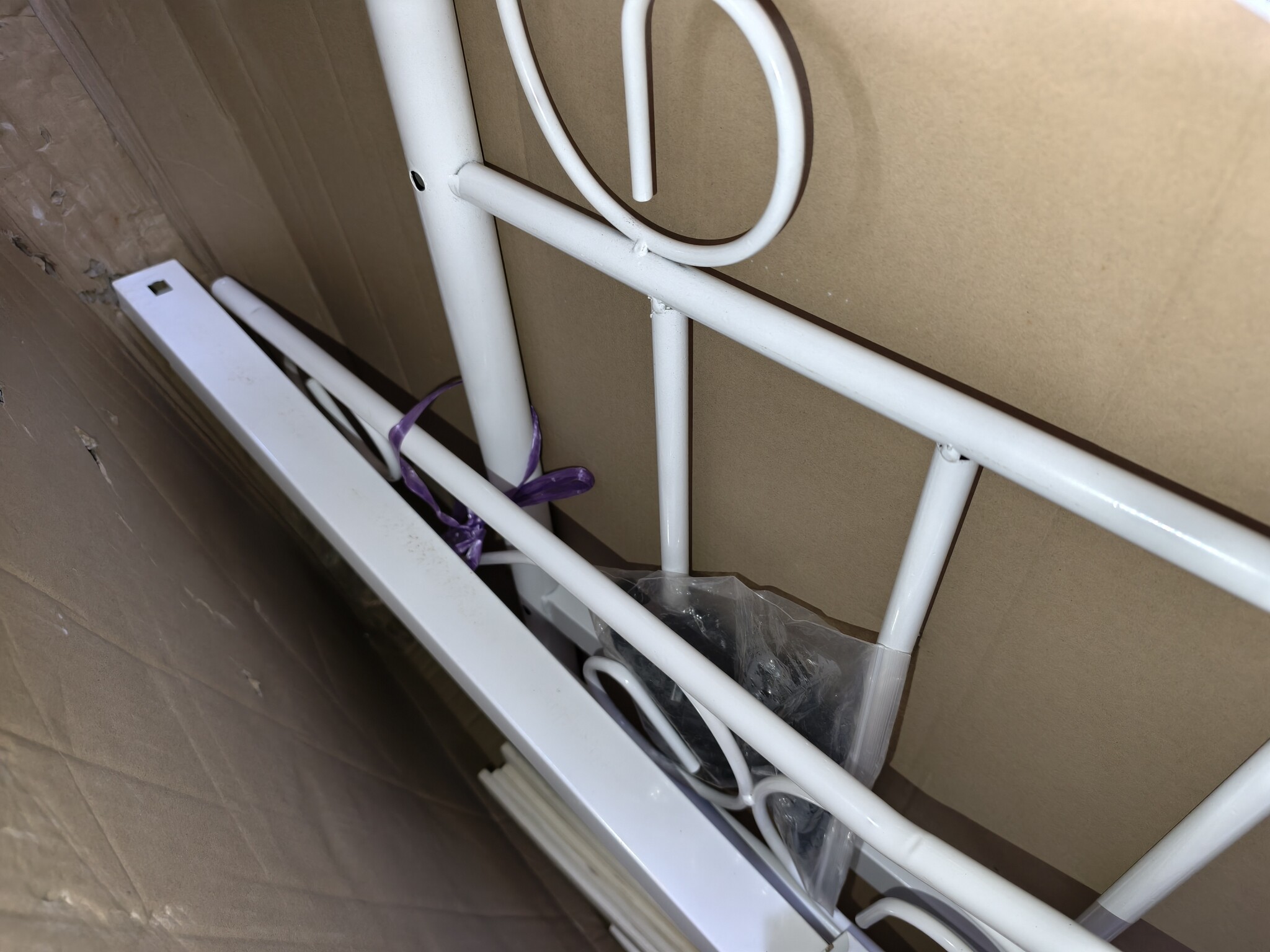 Wit Hartjes Bedframe 90x200cm Metaal - 40% Korting! Direct Leverbaar