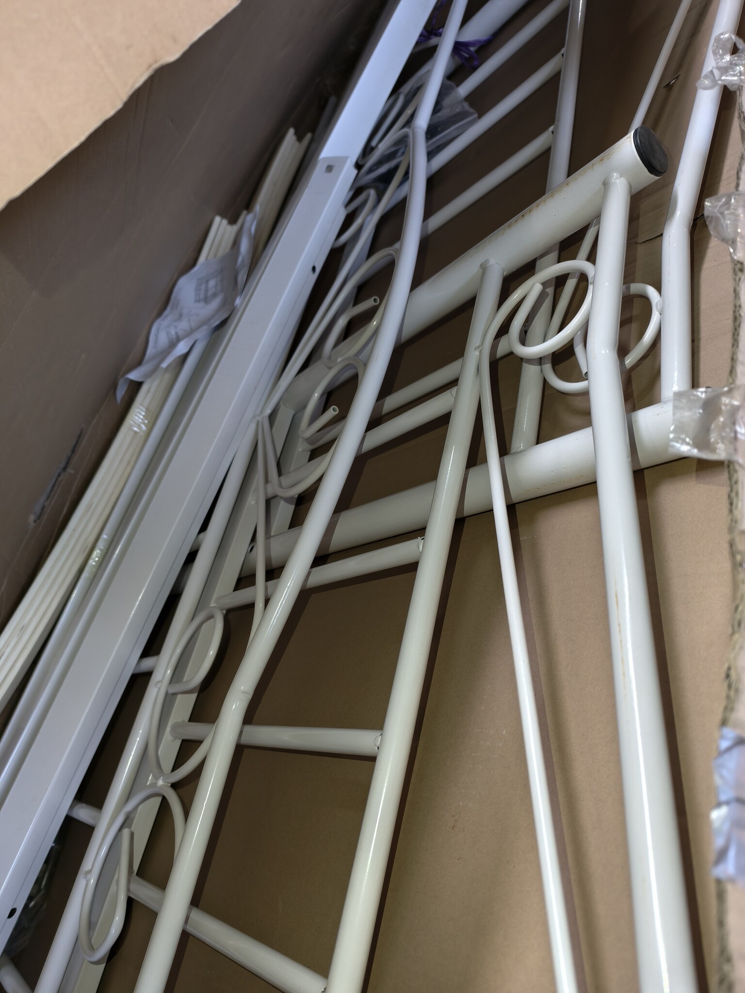 Wit Hartjes Bedframe 90x200cm Metaal - 40% Korting! Direct Leverbaar