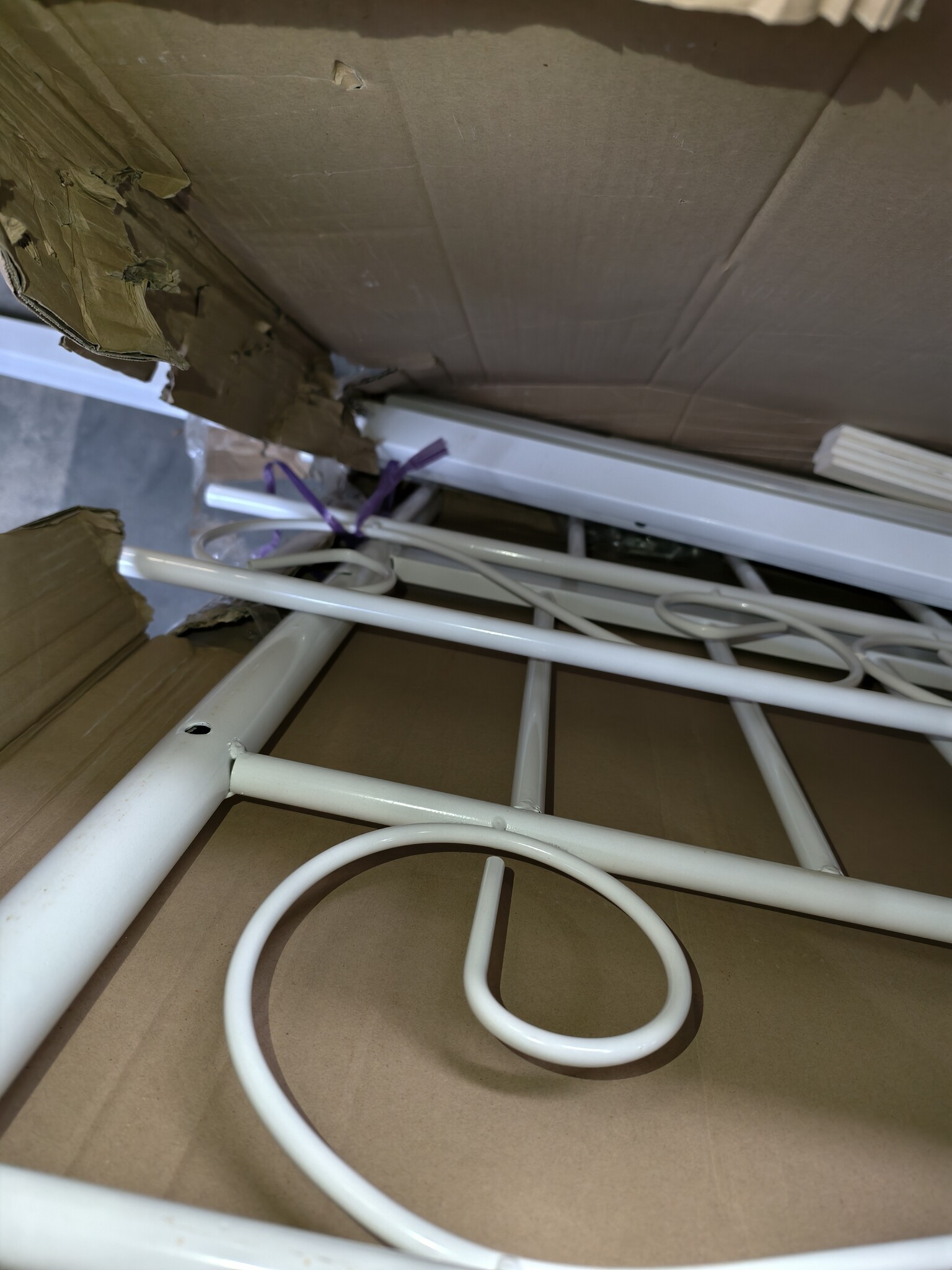 Wit Hartjes Bedframe 90x200cm Metaal - 40% Korting! Direct Leverbaar