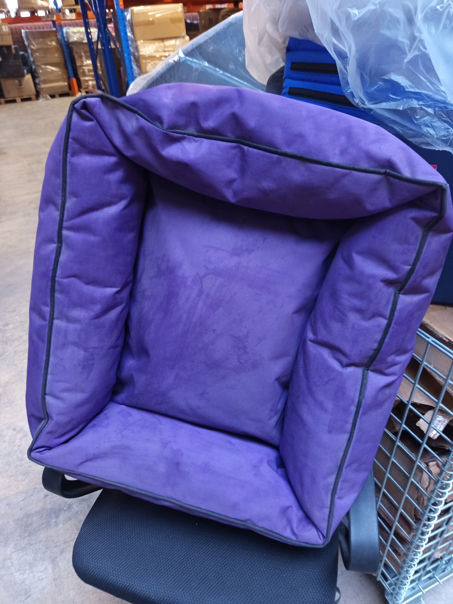 Hondenmand Paars 60x70cm - 50% Korting! - Zo goed als Nieuw!