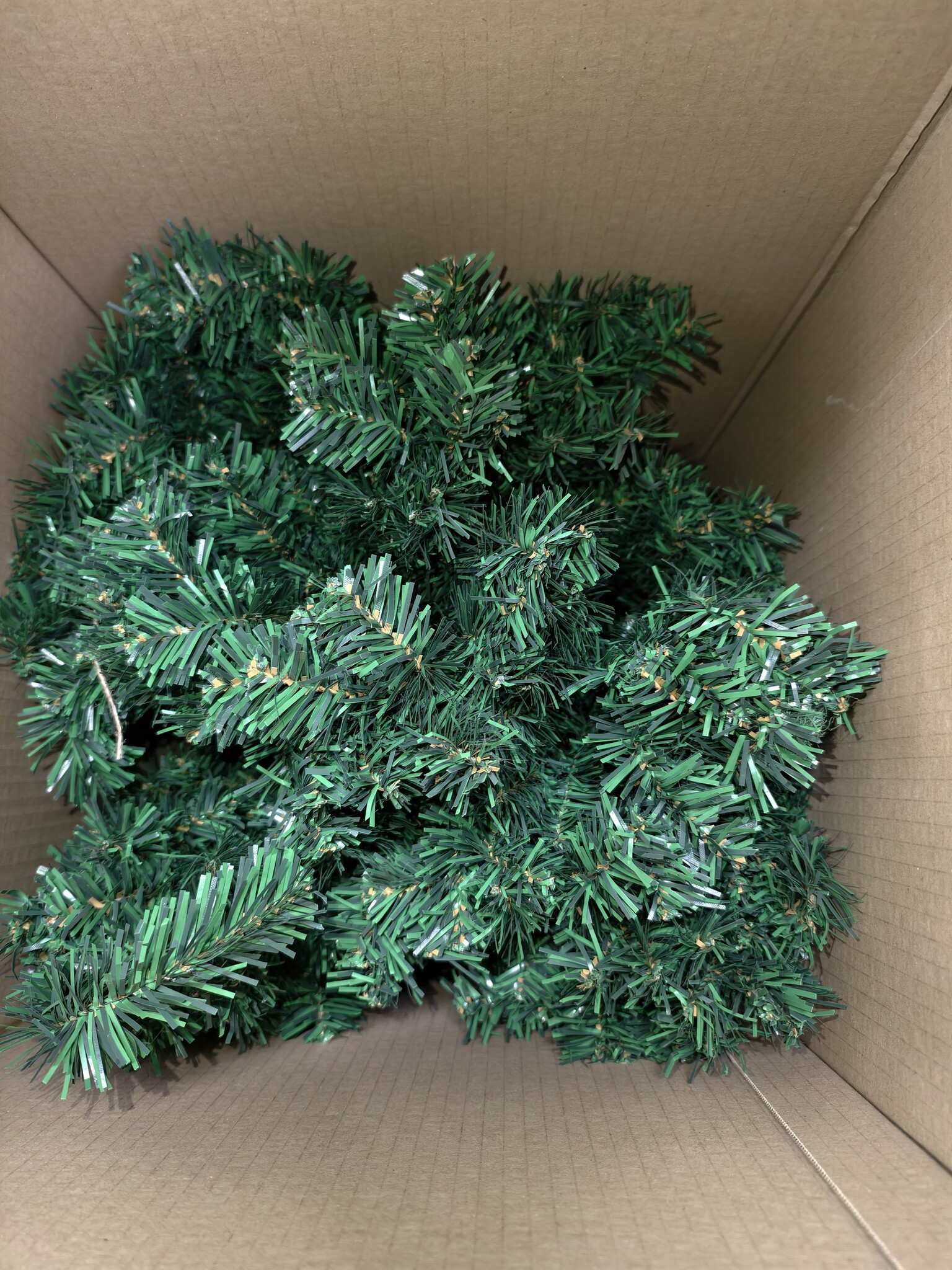 Kunstkerstboom 220 cm Spar - Houten Stam | Nu 40% Korting!