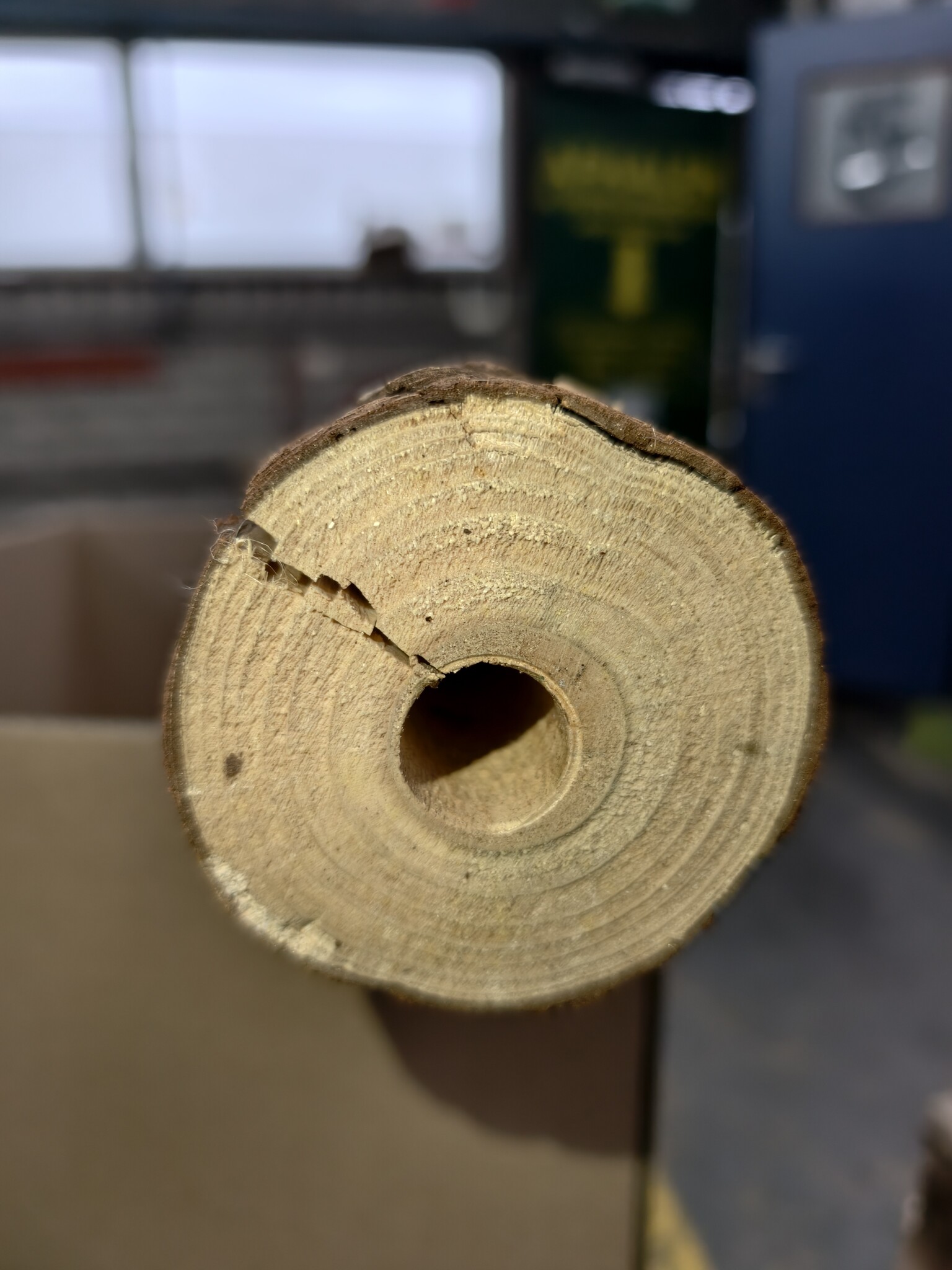 Kunstkerstboom 220 cm Spar - Houten Stam | Nu 40% Korting!