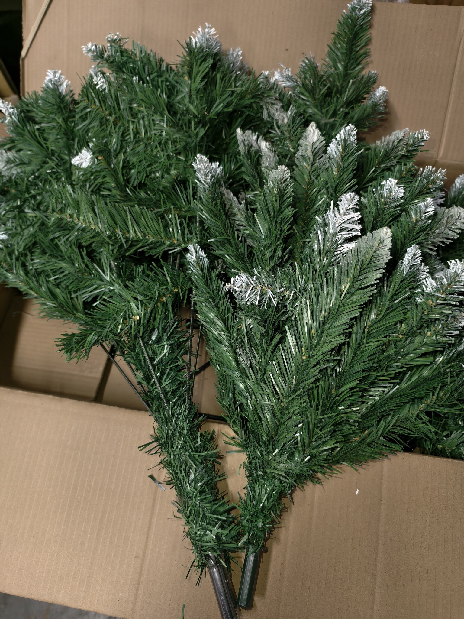 Luxe Kunstkerstboom 220cm met Natuurlijke Stam | 40% Korting