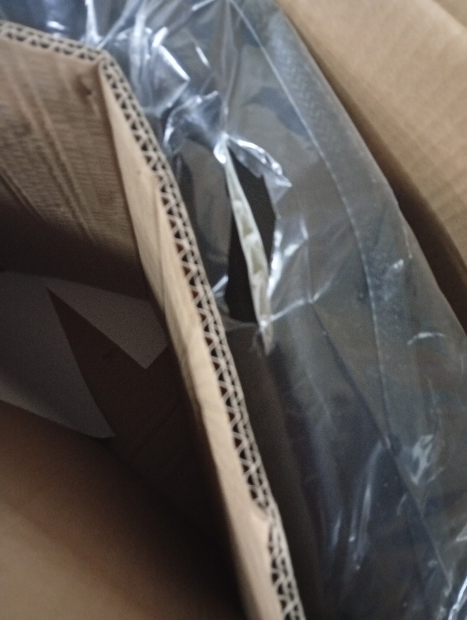 VidaXL Universele Tractorstoel Zwart - 60% Korting! Scheur zijkant