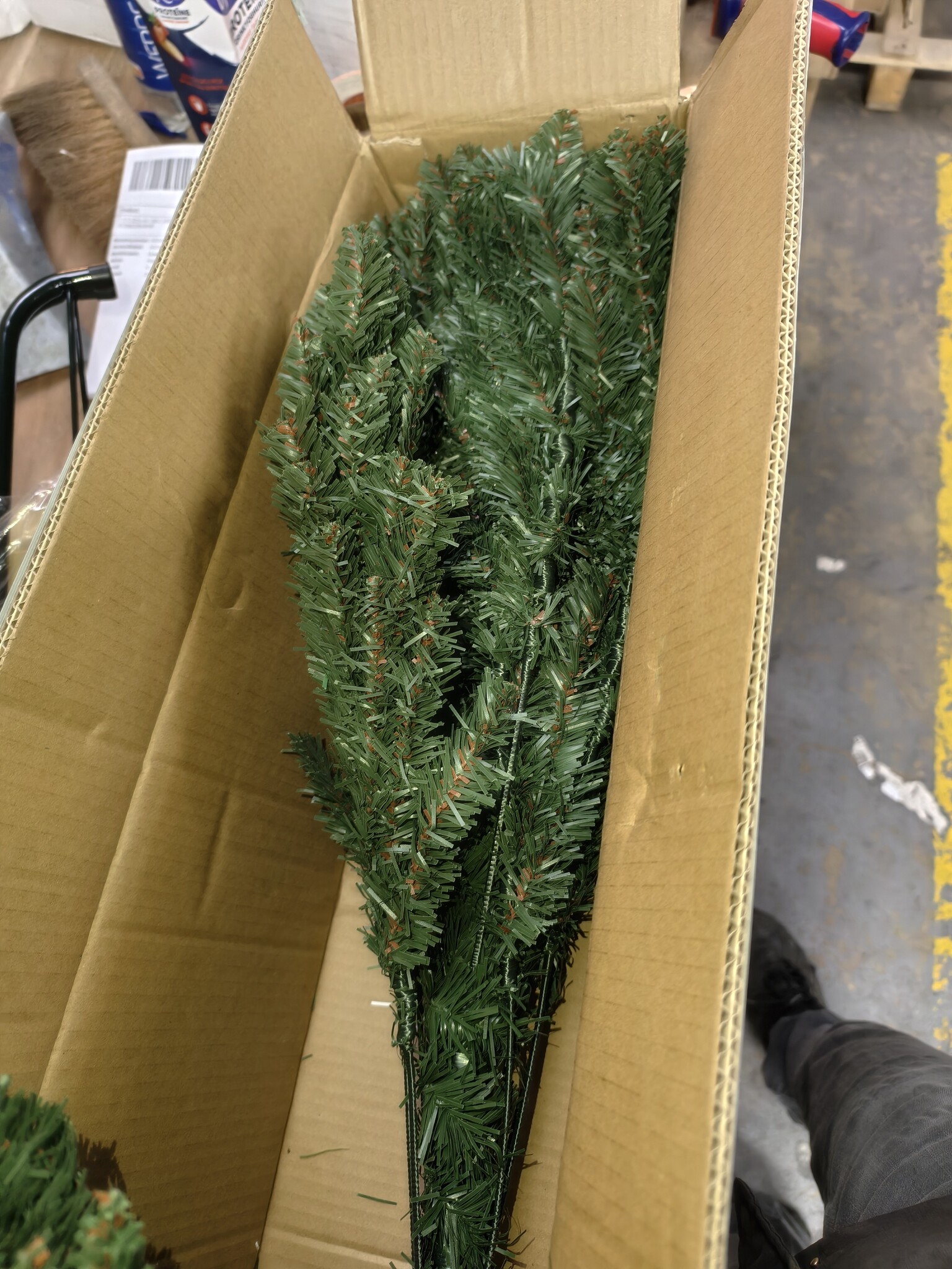 Kunstkerstboom 180cm Spar Groen - 40% Korting! | Zo goed als Nieuw