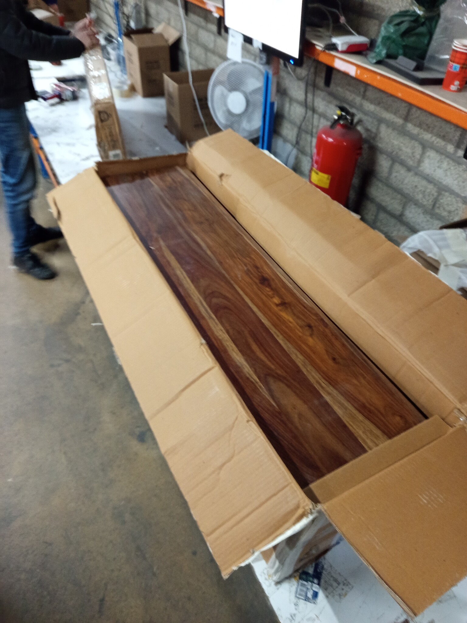 VidaXL TV-meubel Sheeshamhout - 60% KORTING! - Lichte Schade Achterzijde