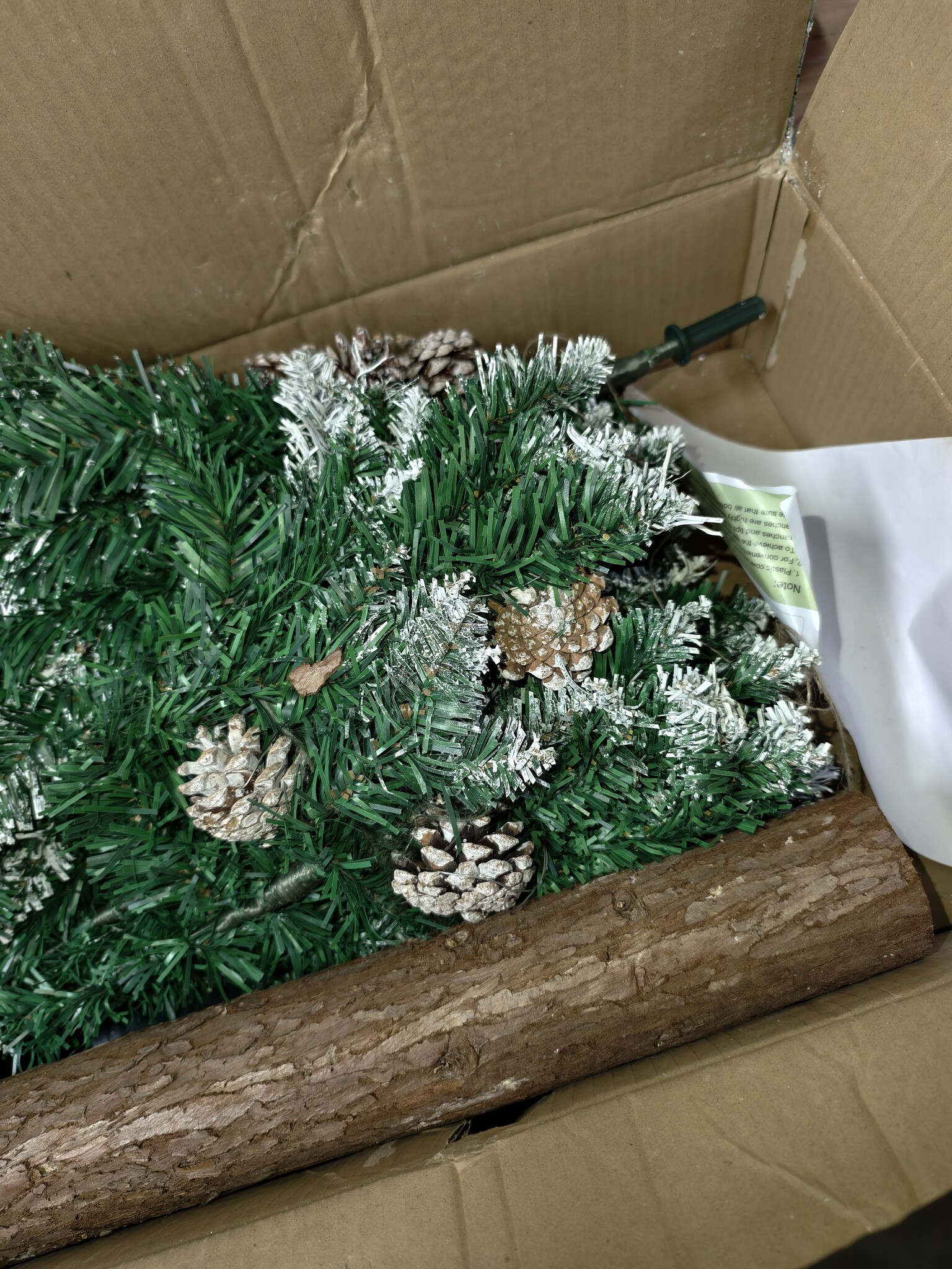 Kunstkerstboom 160cm met Sneeuw & Dennenappels - 40% Korting!