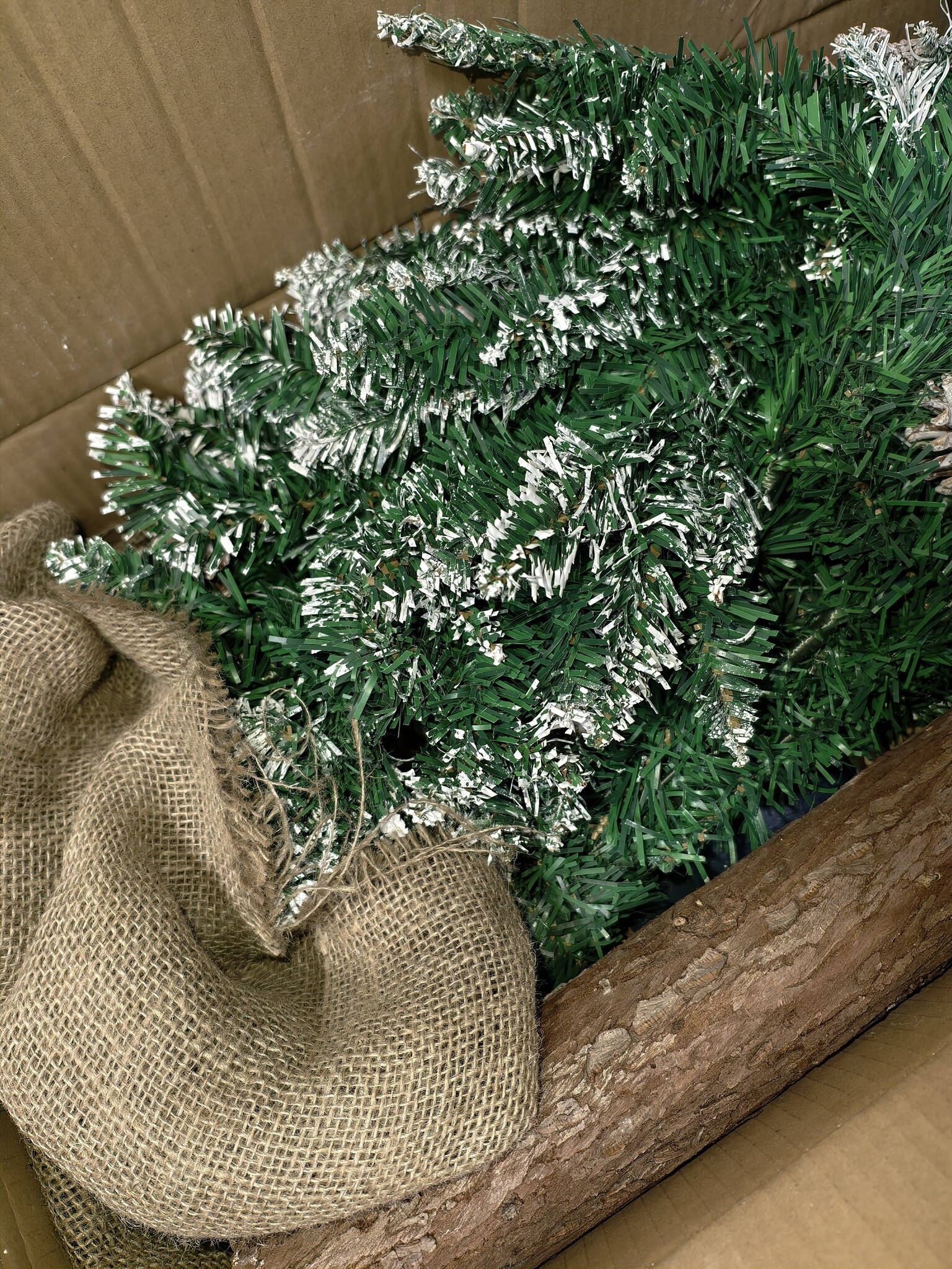 Kunstkerstboom 160cm met Sneeuw & Dennenappels - 40% Korting!