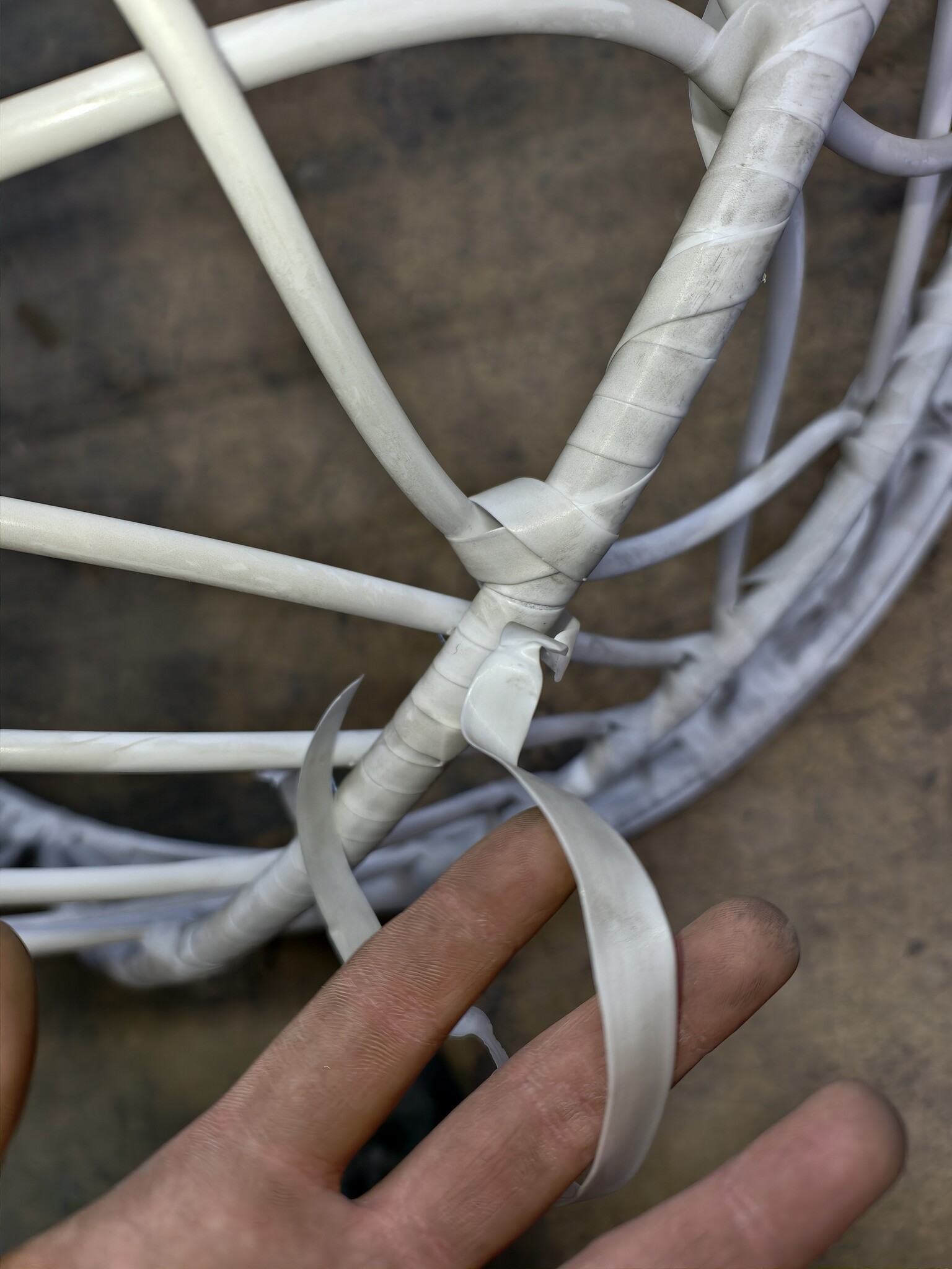 Hangstoel Ei Stoel met Frame - Wit - 64% Korting - Max. 125kg