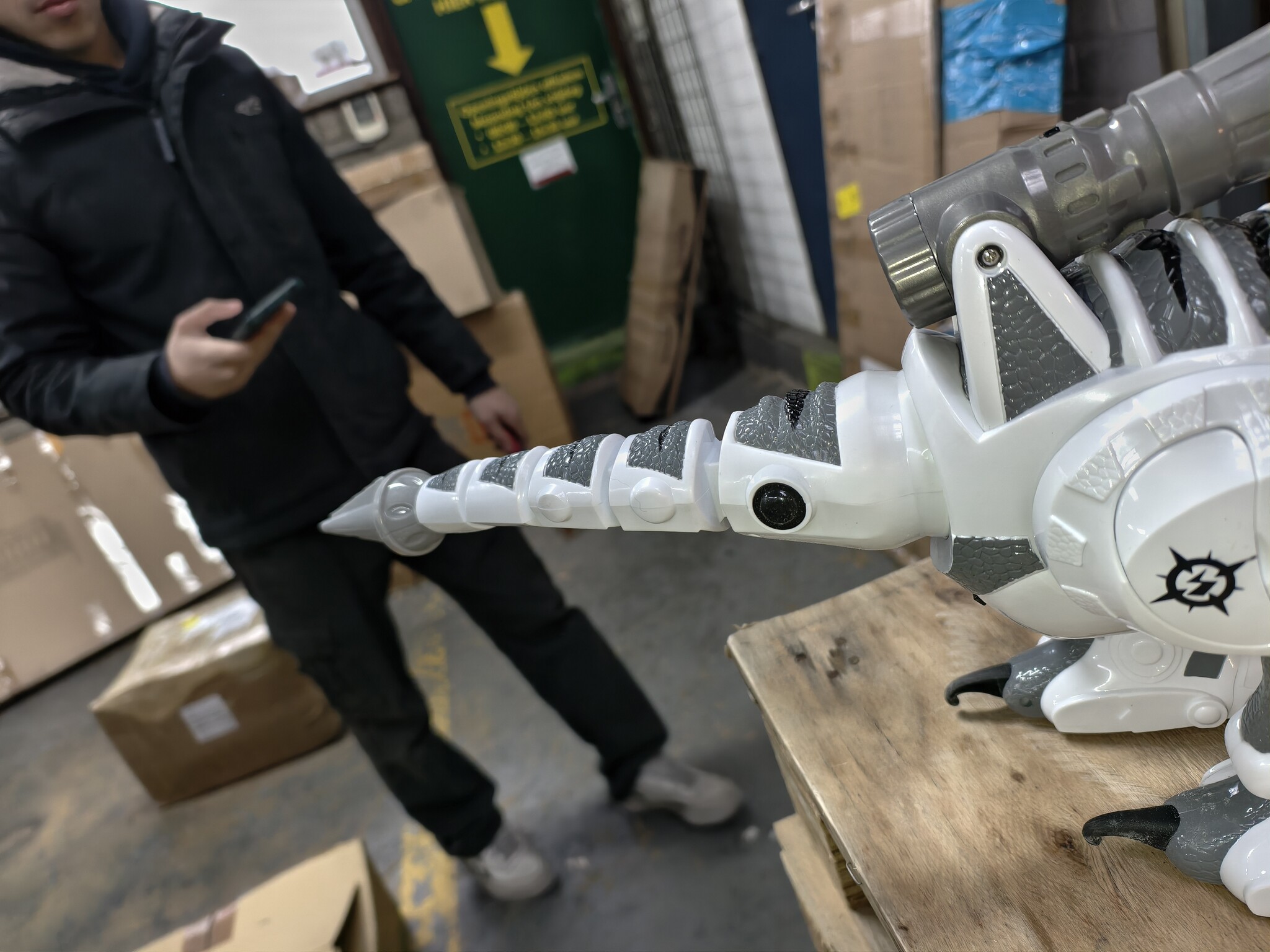 Op afstand bestuurbare Dinosaurus R/C met Raketwerper