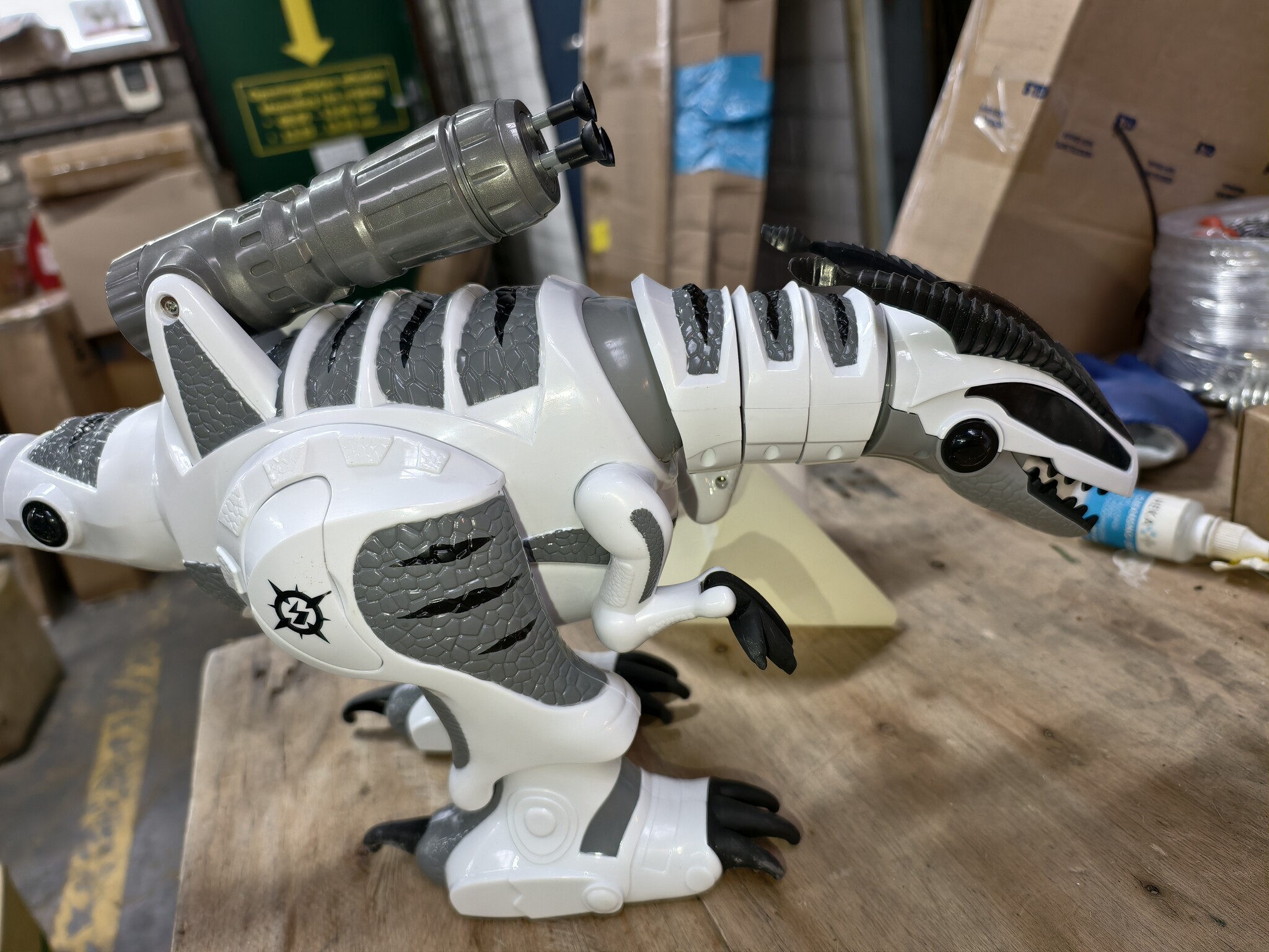 Op afstand bestuurbare Dinosaurus R/C met Raketwerper