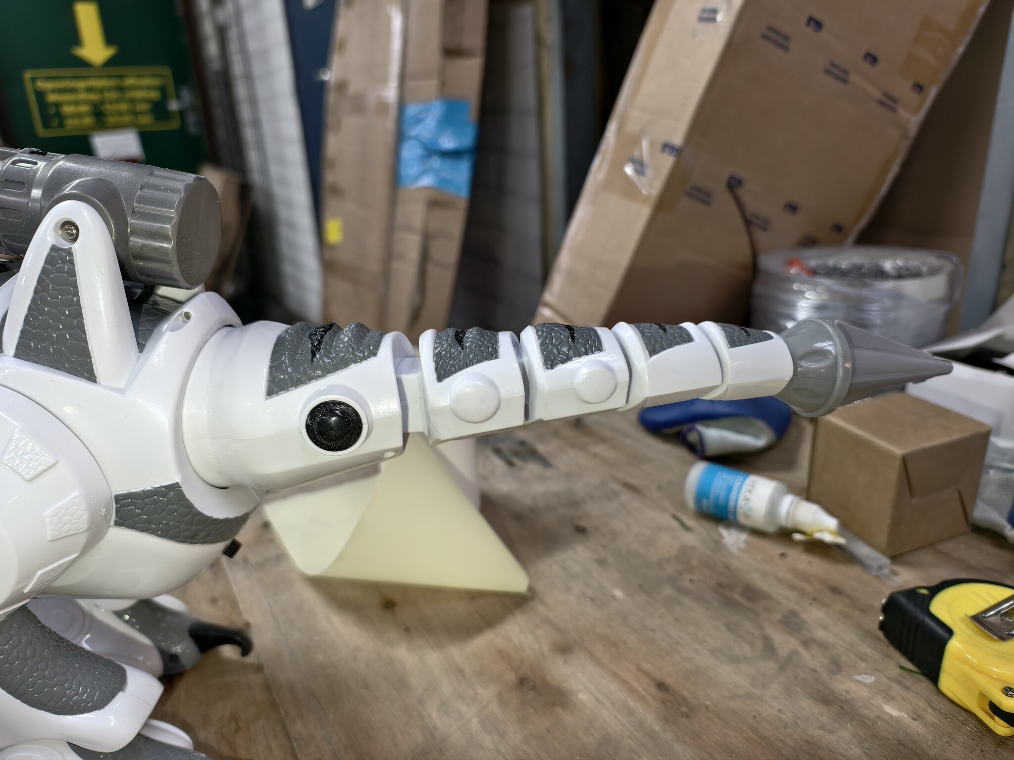 Op afstand bestuurbare Dinosaurus R/C met Raketwerper