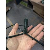 Kunstkerstboom 180cm - Sneeuw & Dennenappels - Houten Stam