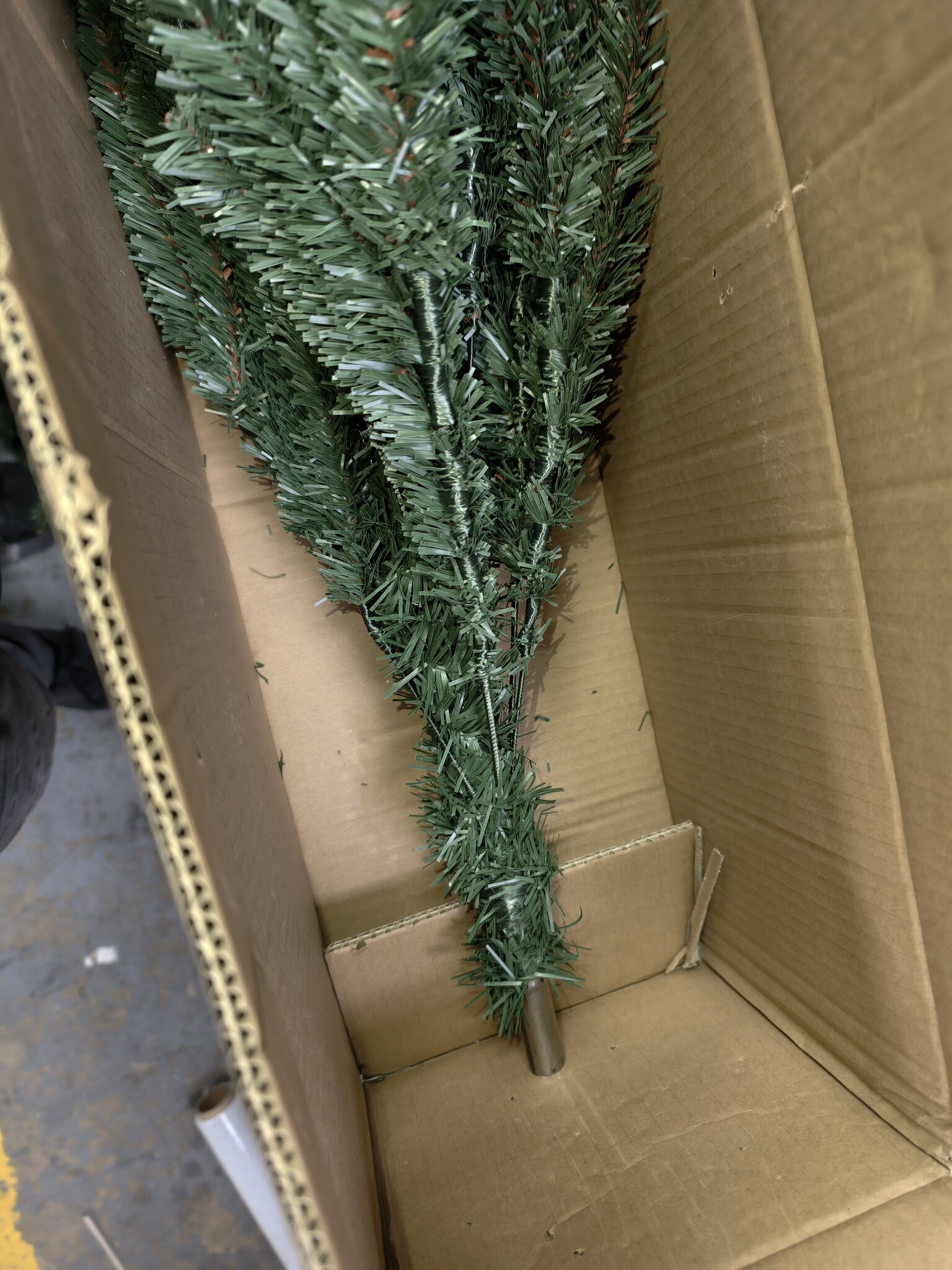 Kunstkerstboom 220 cm - Groene Spar (Geretourneerd)