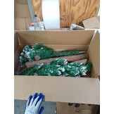 Kunstkerstboom 160 cm - Sneeuw & Dennenappels - Houten Stam