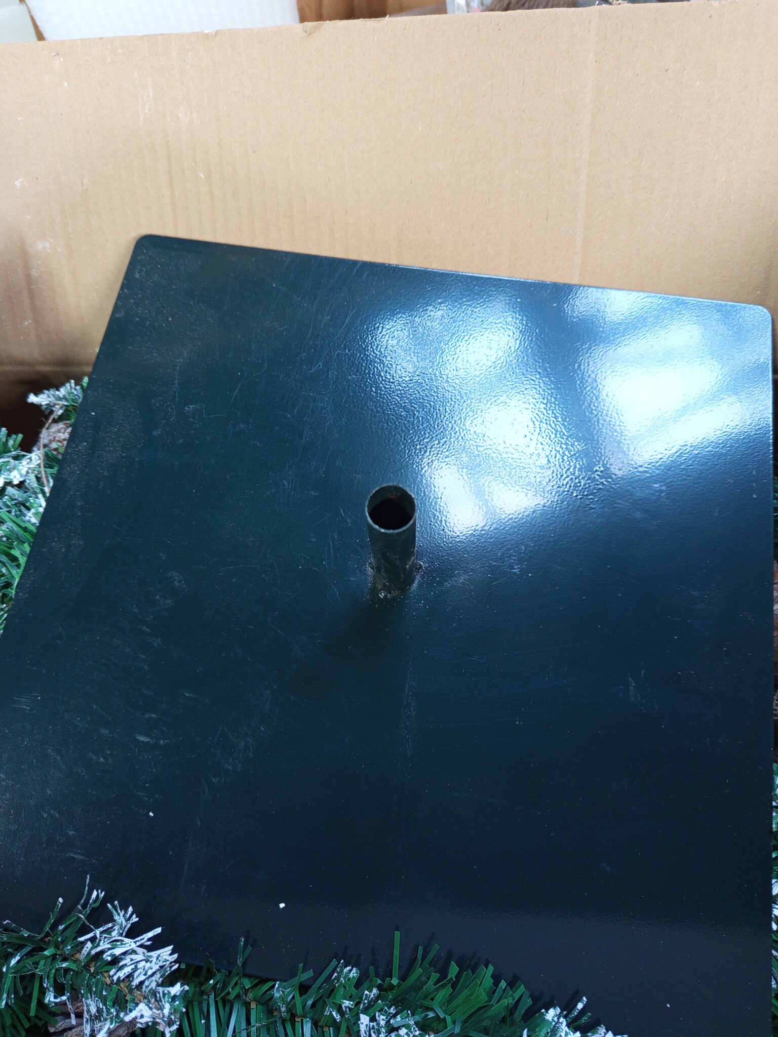 Kunstkerstboom 160 cm - Sneeuw & Dennenappels - Houten Stam