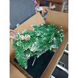 Kunstkerstboom 160cm - Sneeuw, Dennenappels & Houten Stam - retourproduct