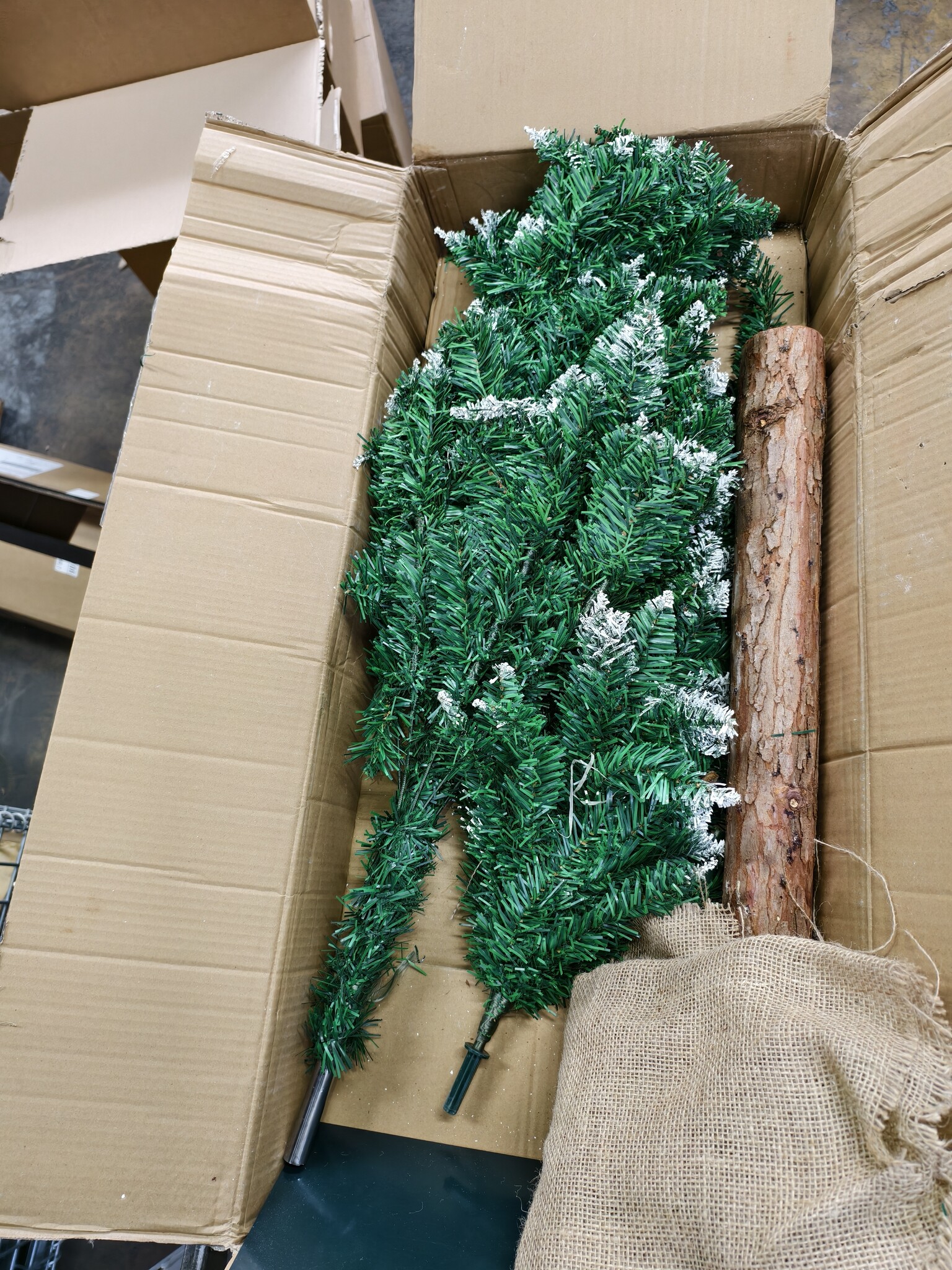 Kunstkerstboom 220cm met stam – Modulair & 40% Korting!