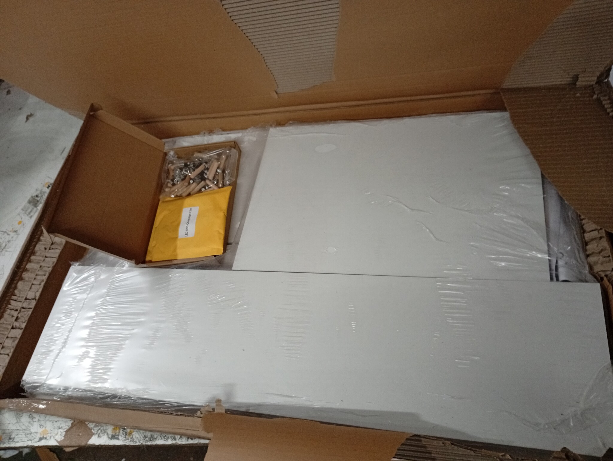 vidaXL Salontafel met LED 85x55x31 cm Wit | Nu 55% Korting!