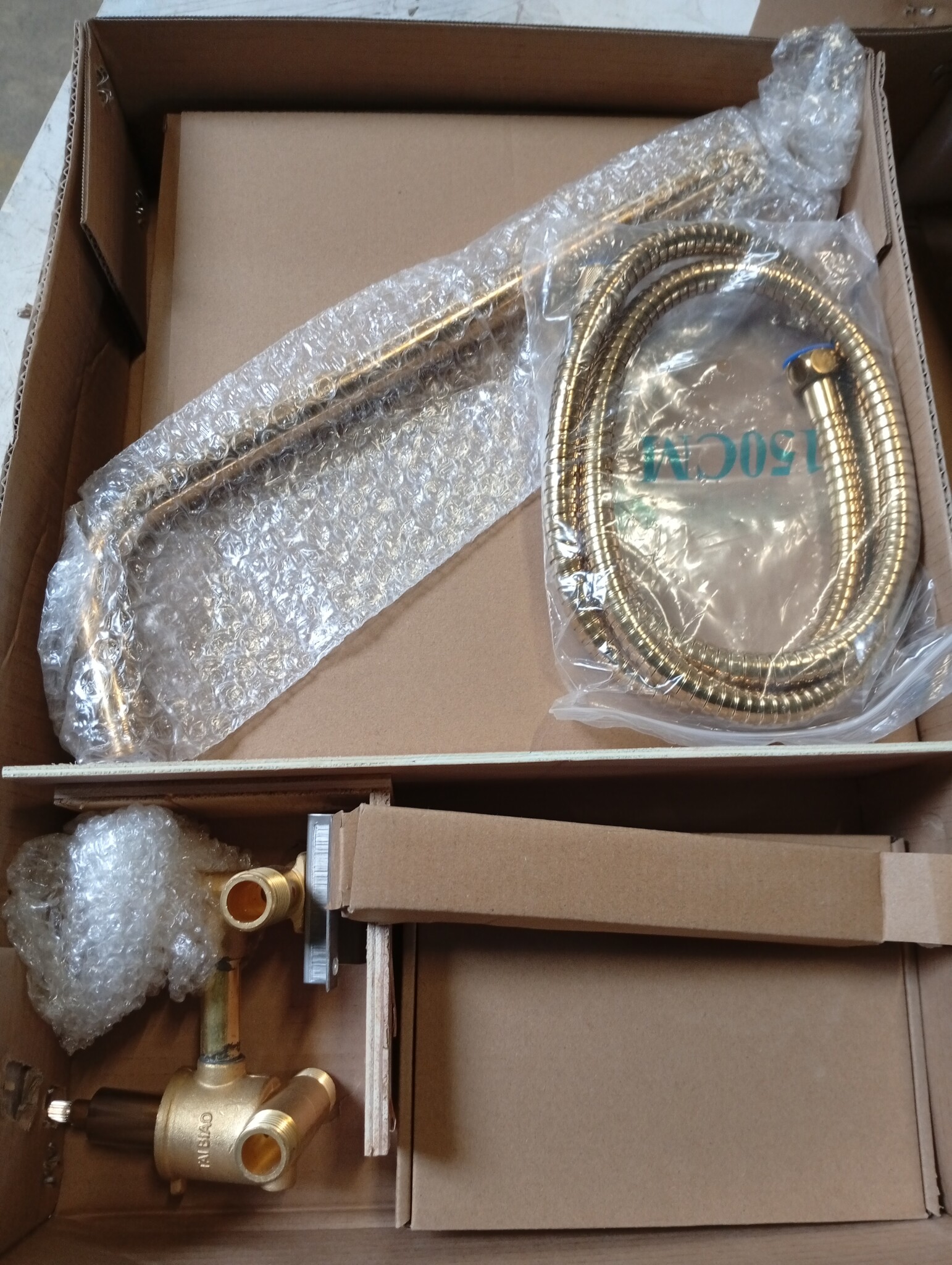 vidaXL Douchesysteem Goudkleurig - Roestvrij Staal 201 - 67% Korting!