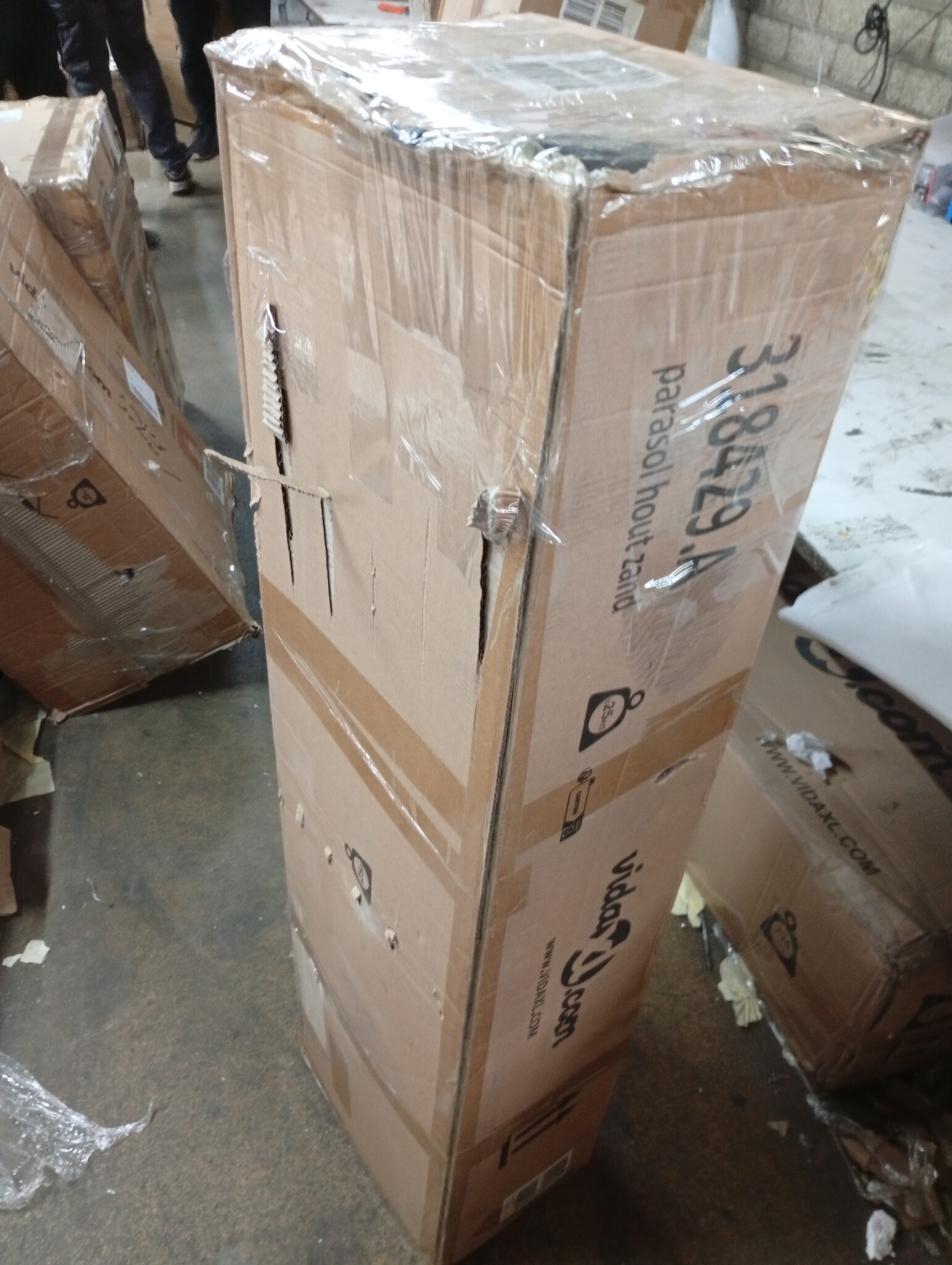 vidaXL Zweefparasol met houten paal 400x300 cm zandwit