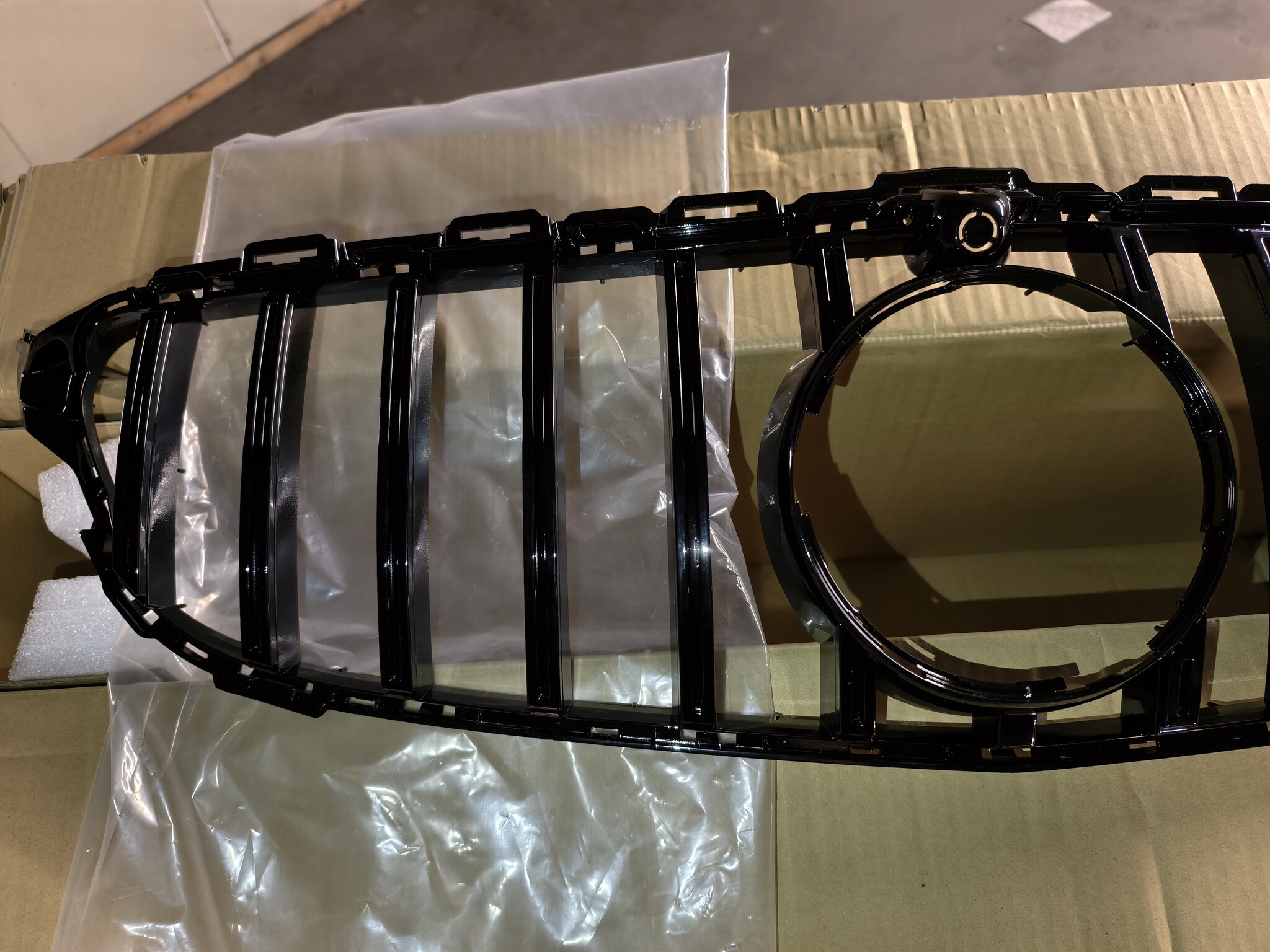 Grill MERCEDES W205 14-18 SPORT GLANZEND ZWART