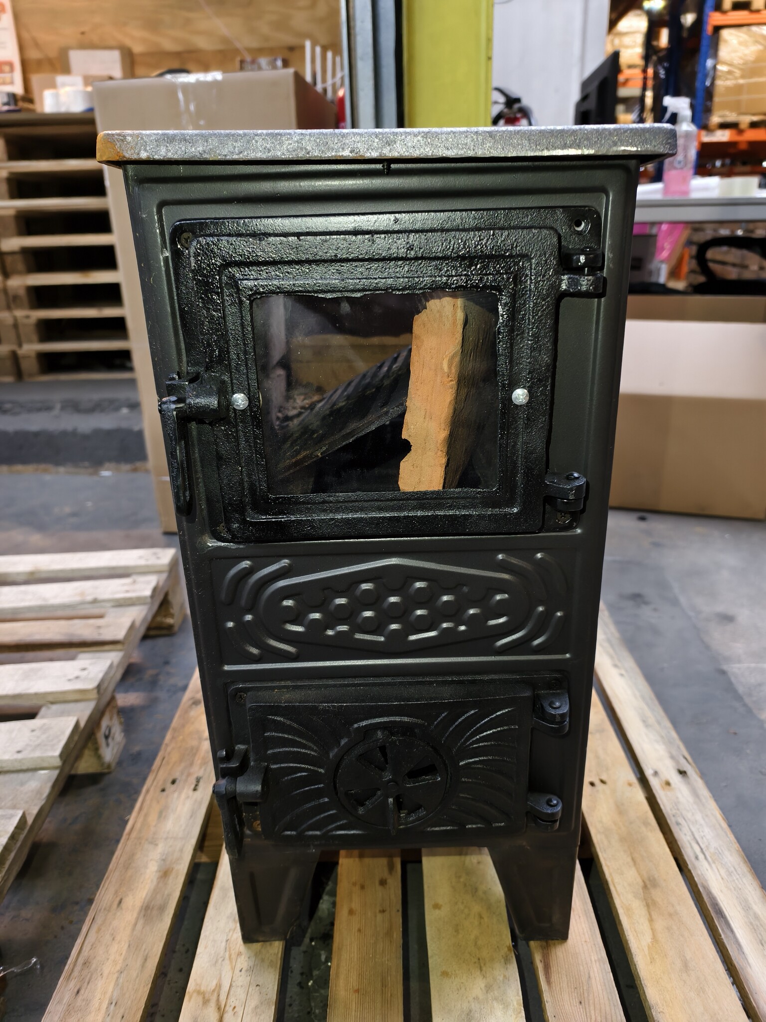 Houtfornuis FS-100 Zwart - 5,5 kW - 49% Korting - Ruimte tot 50m²