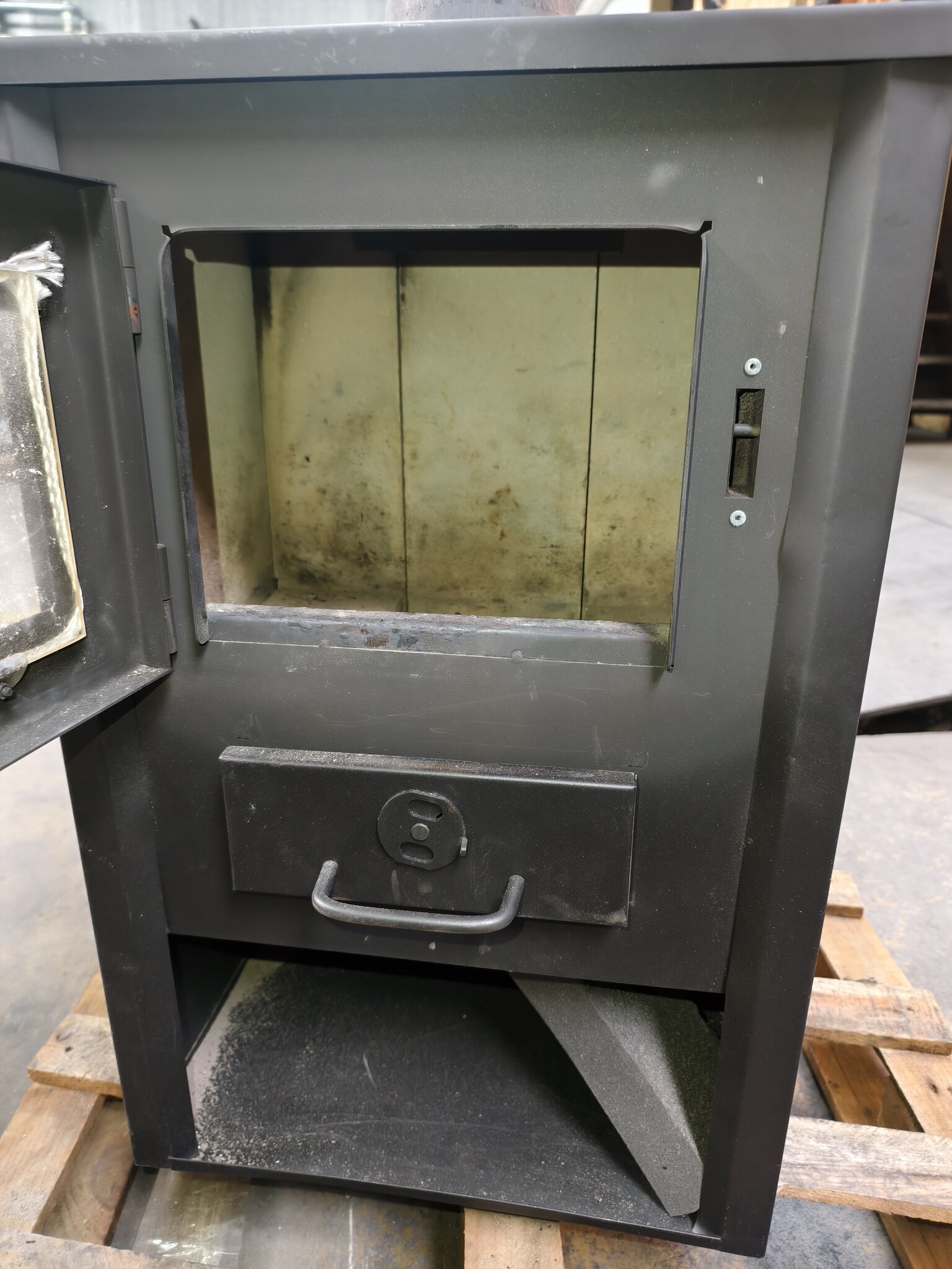 Houtkachel Vrijstaand 12 KW - Staal - Geretourneerd