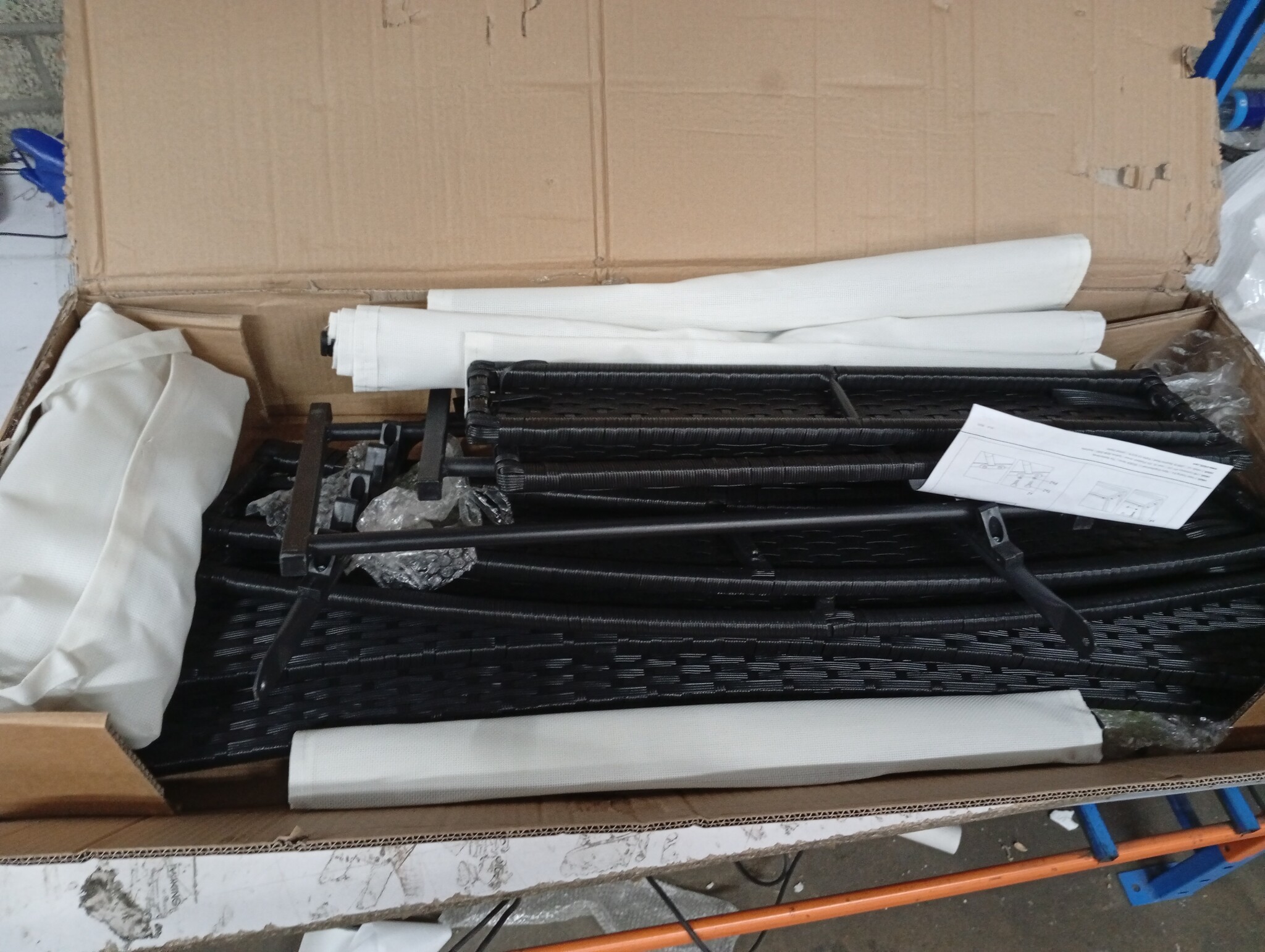 vidaXL Ligbed met kussen, poly rattan zwart - 70% Korting