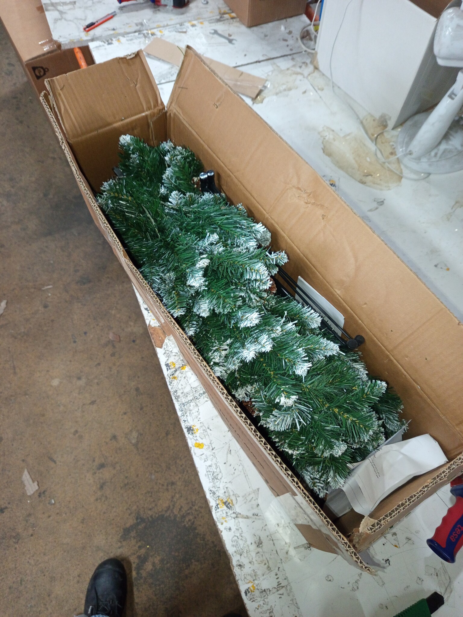 vidaXL Kunstkerstboom Sneeuw & Dennenappels 150cm | -55%