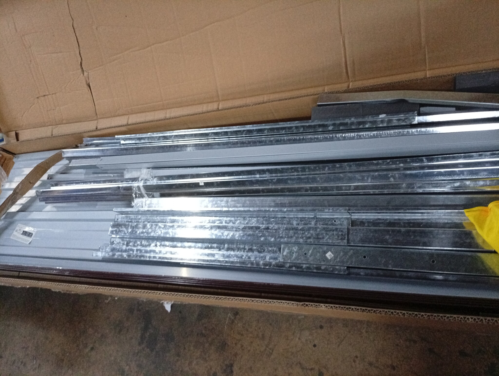 vidaXL Tuinberging Staal Bruin - 204x132x186 cm | -55%