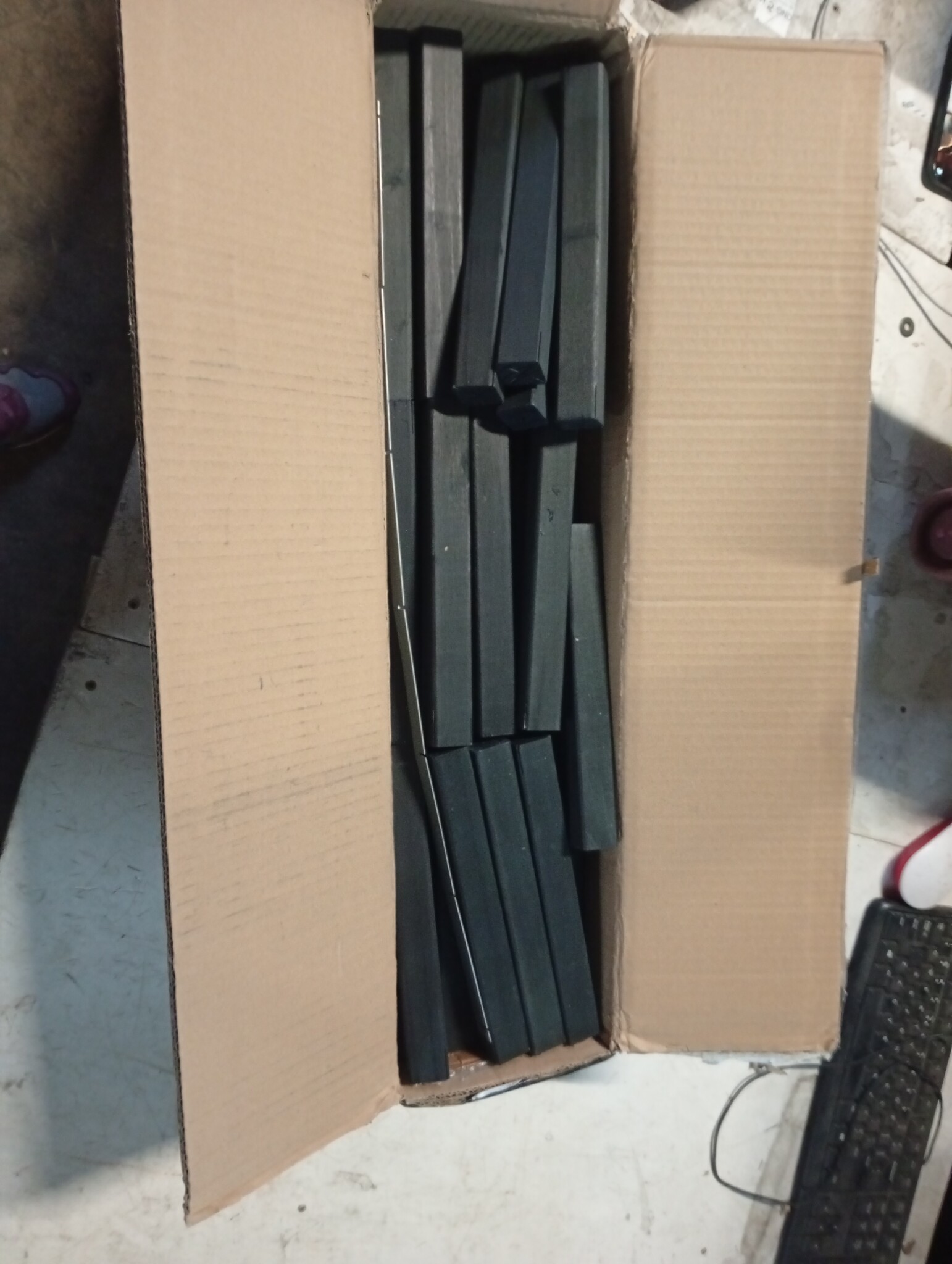 vidaXL Wijnrek Massief Grenenhout Zwart - 42 Flessen - 55% Korting!