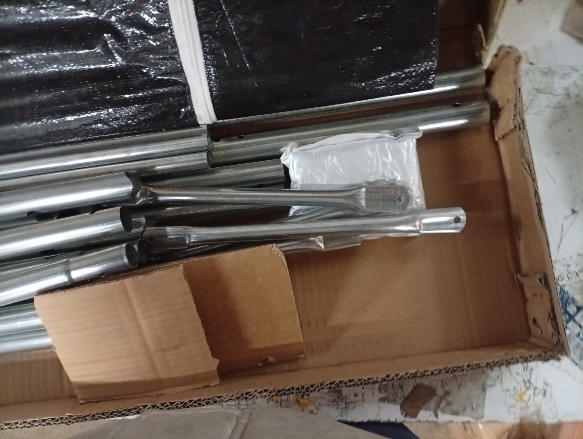 vidaXL Haardhoutrek met Regenhoes 151x40,5x110,5 cm | 55% Korting!