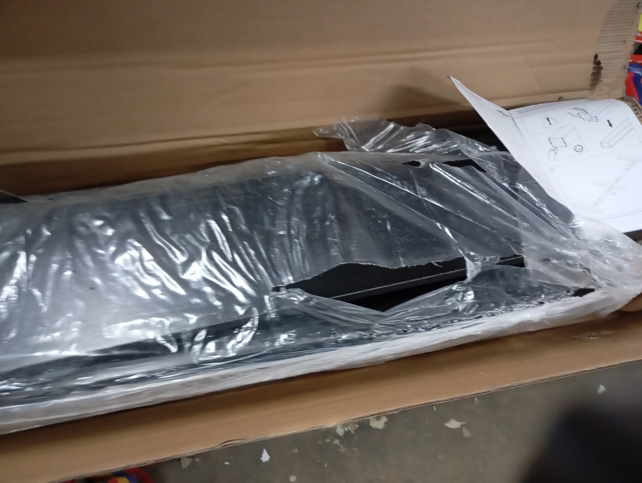 vidaXL Bedframe met Hoofdbord (140x200cm) - Bewerkt Hout Zwart - 55% Korting