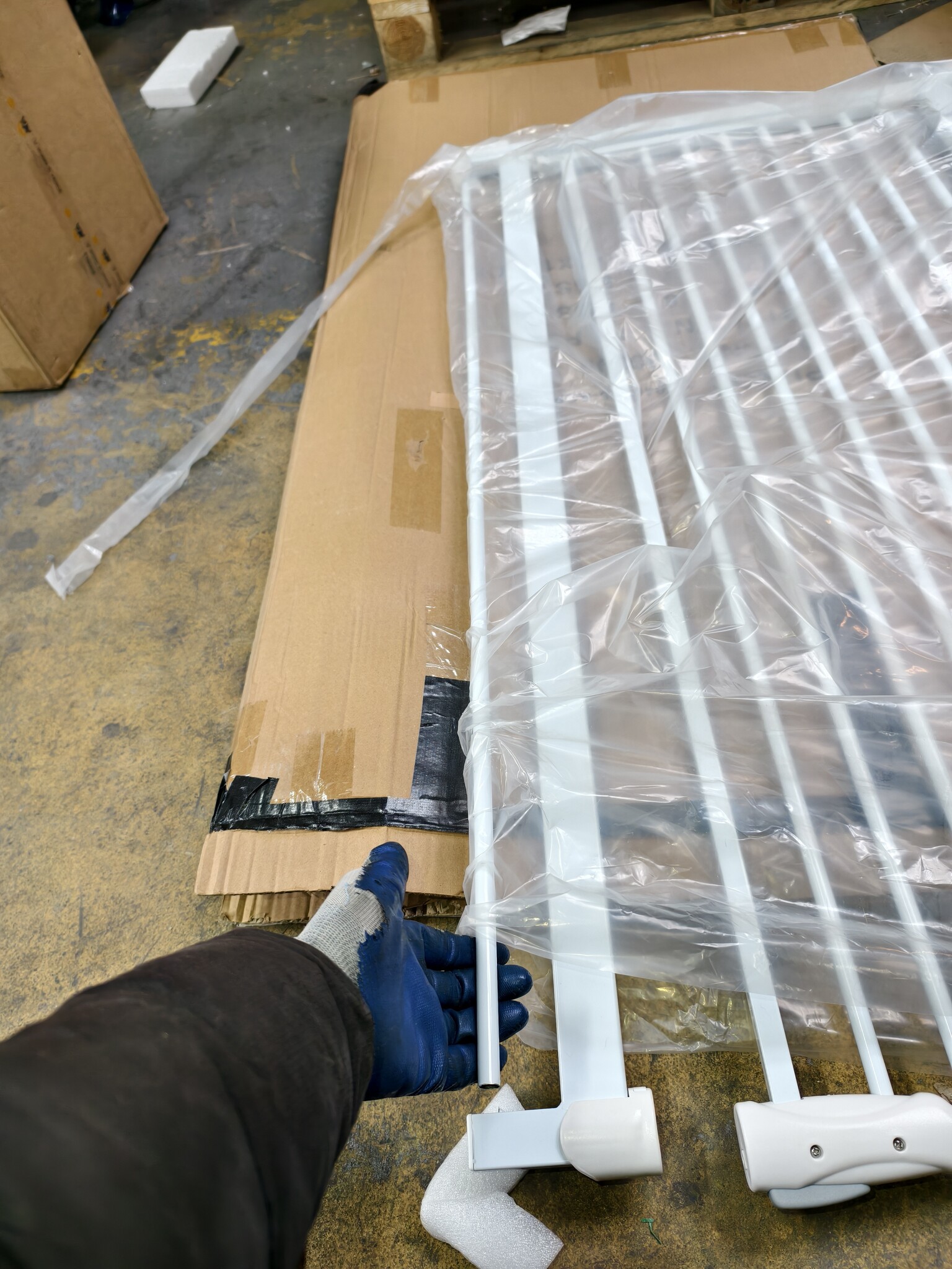 Traphek 83-96cm - verstelbaar 120cm hoog - wit metaal