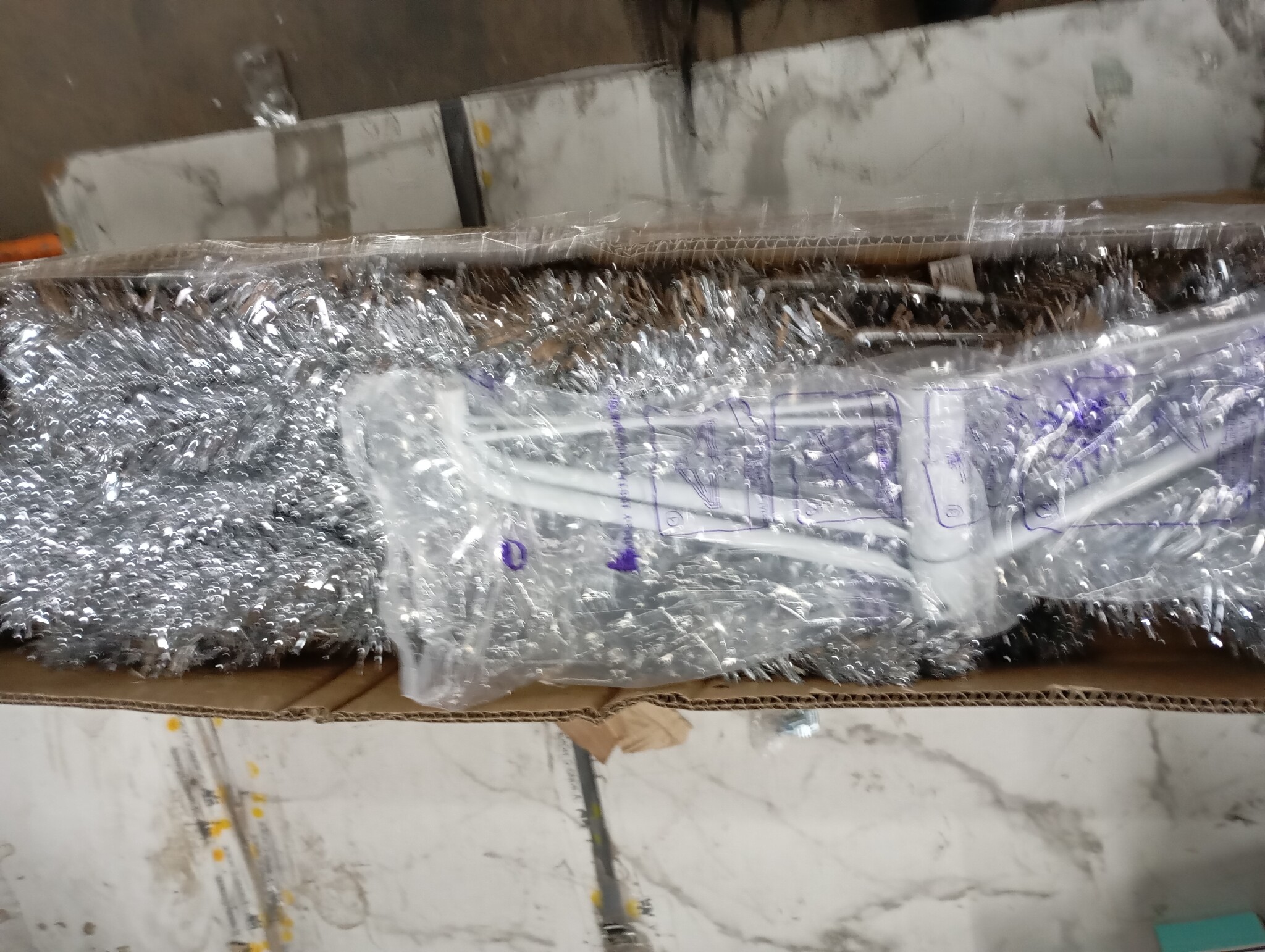 vidaXL Half Kunstkerstboom 210cm Zilver - 55% Korting!