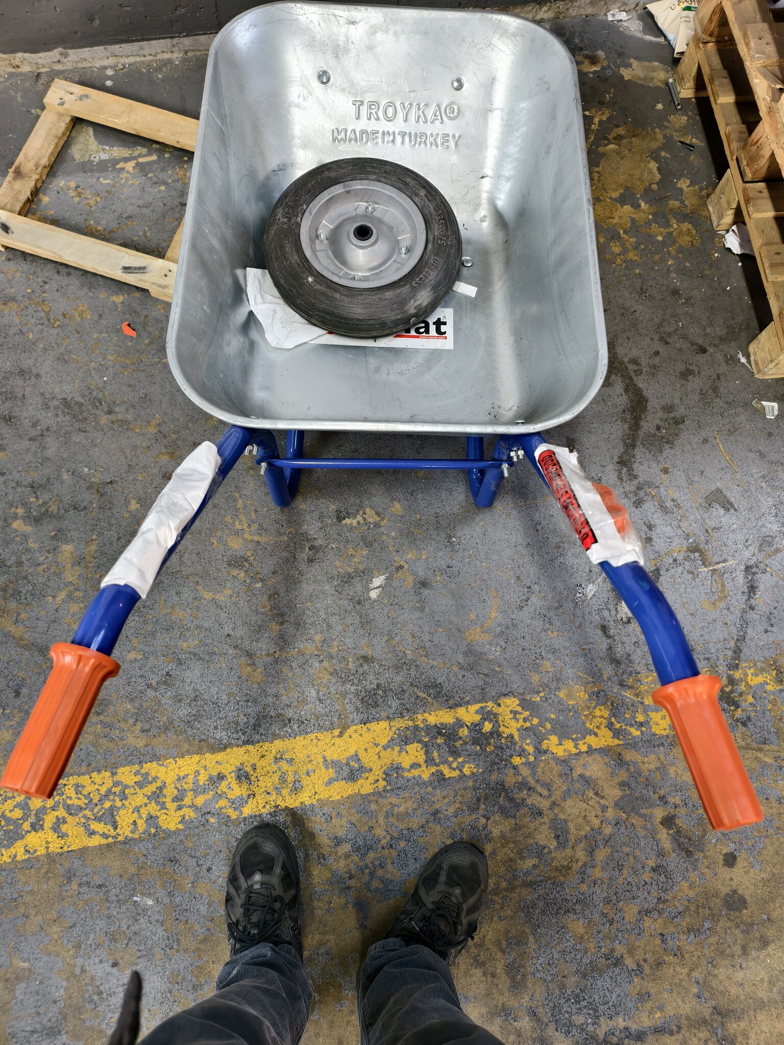 Kruiwagen 125L Verzinkt Staal - Massief Wiel | 60% Korting!