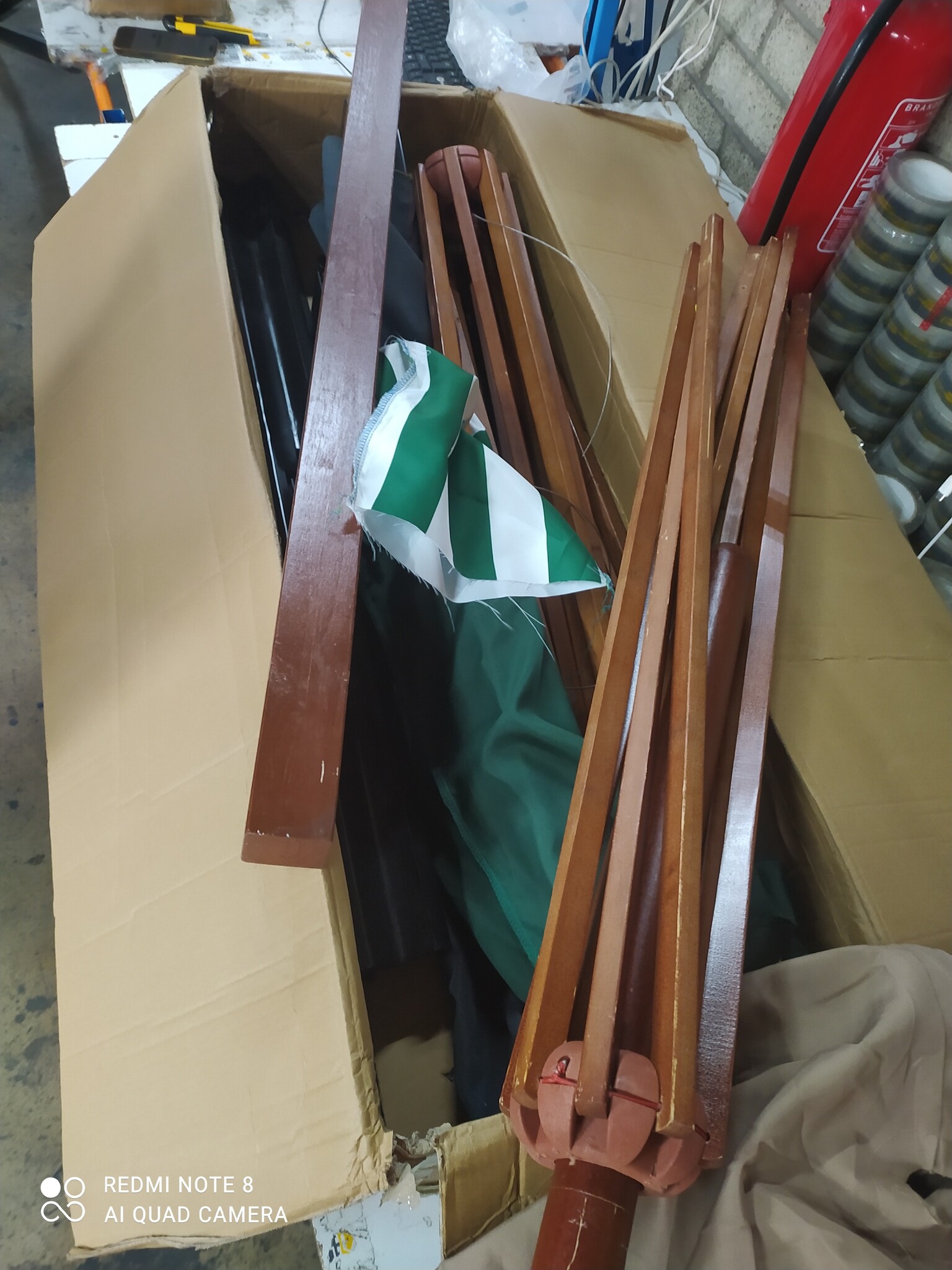 vidaXL Zweefparasol Taupe 400x300cm - 71% Korting