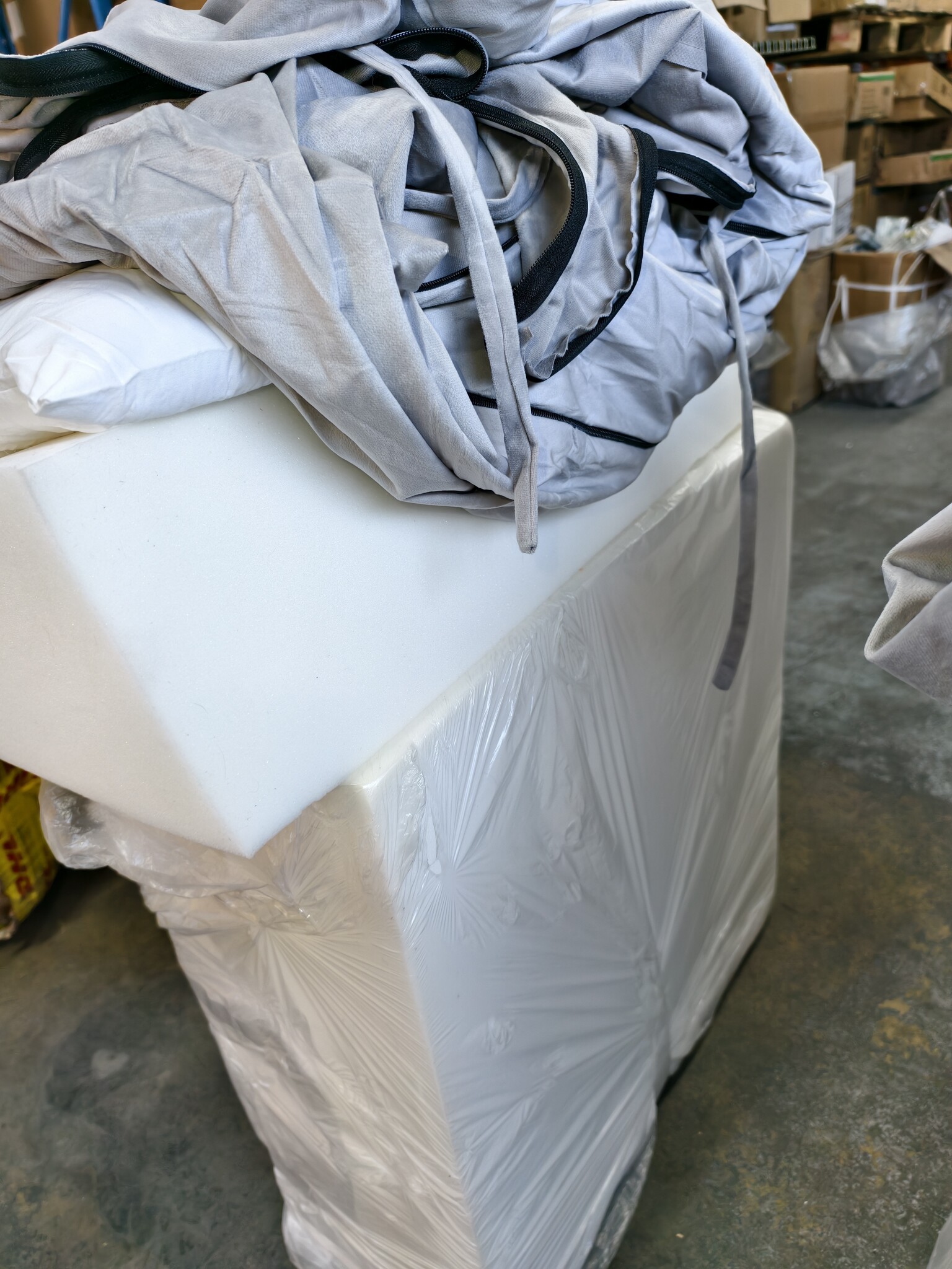 Logeermatras met kussen - 70x200cm - 60% Korting - Grijs