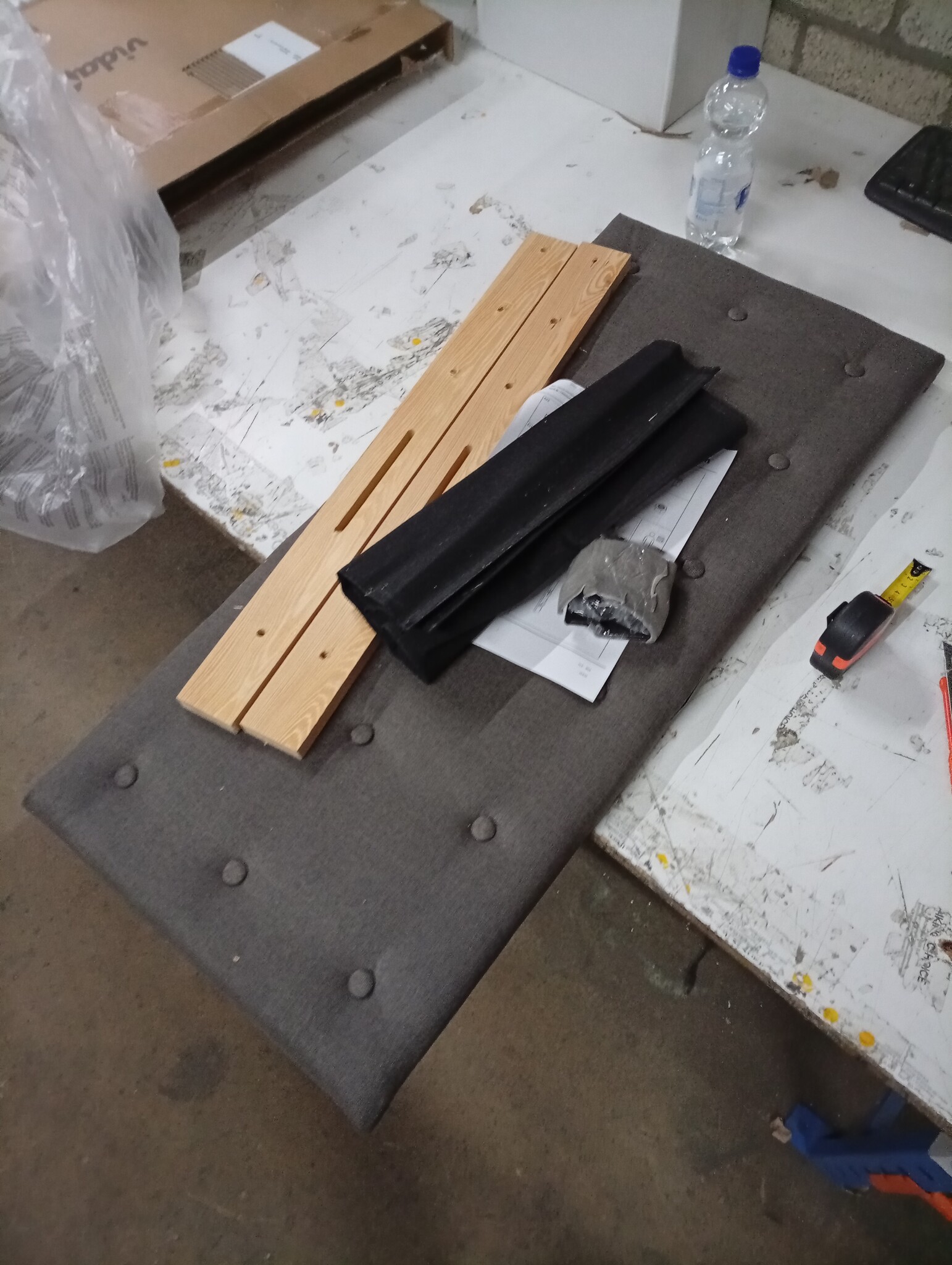 vidaXL Hoofdbord Taupe - 90x5x78/88cm | Nu 55% Korting!