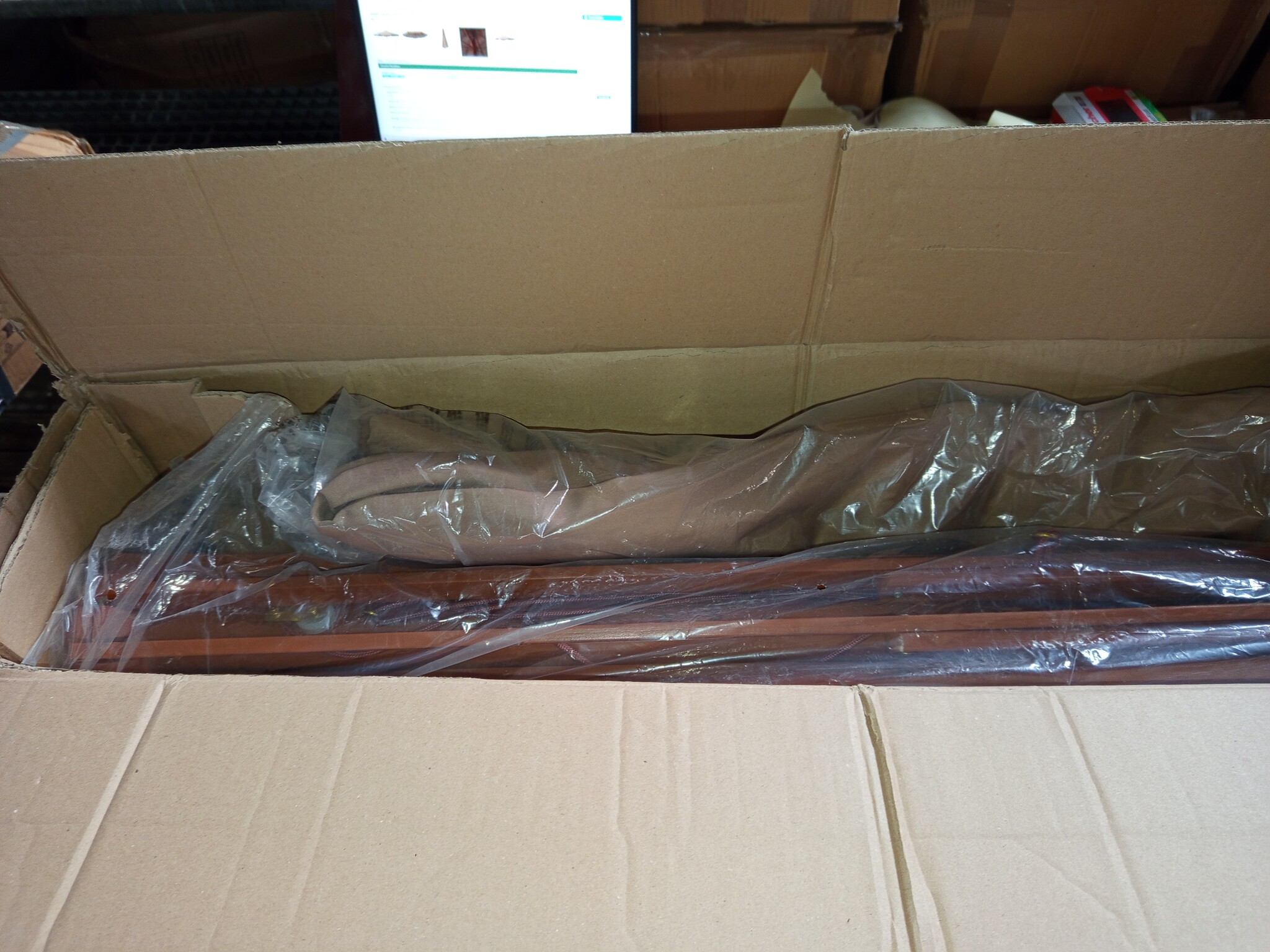 vidaXL Parasol met houten paal 330 cm taupe | 64% Korting